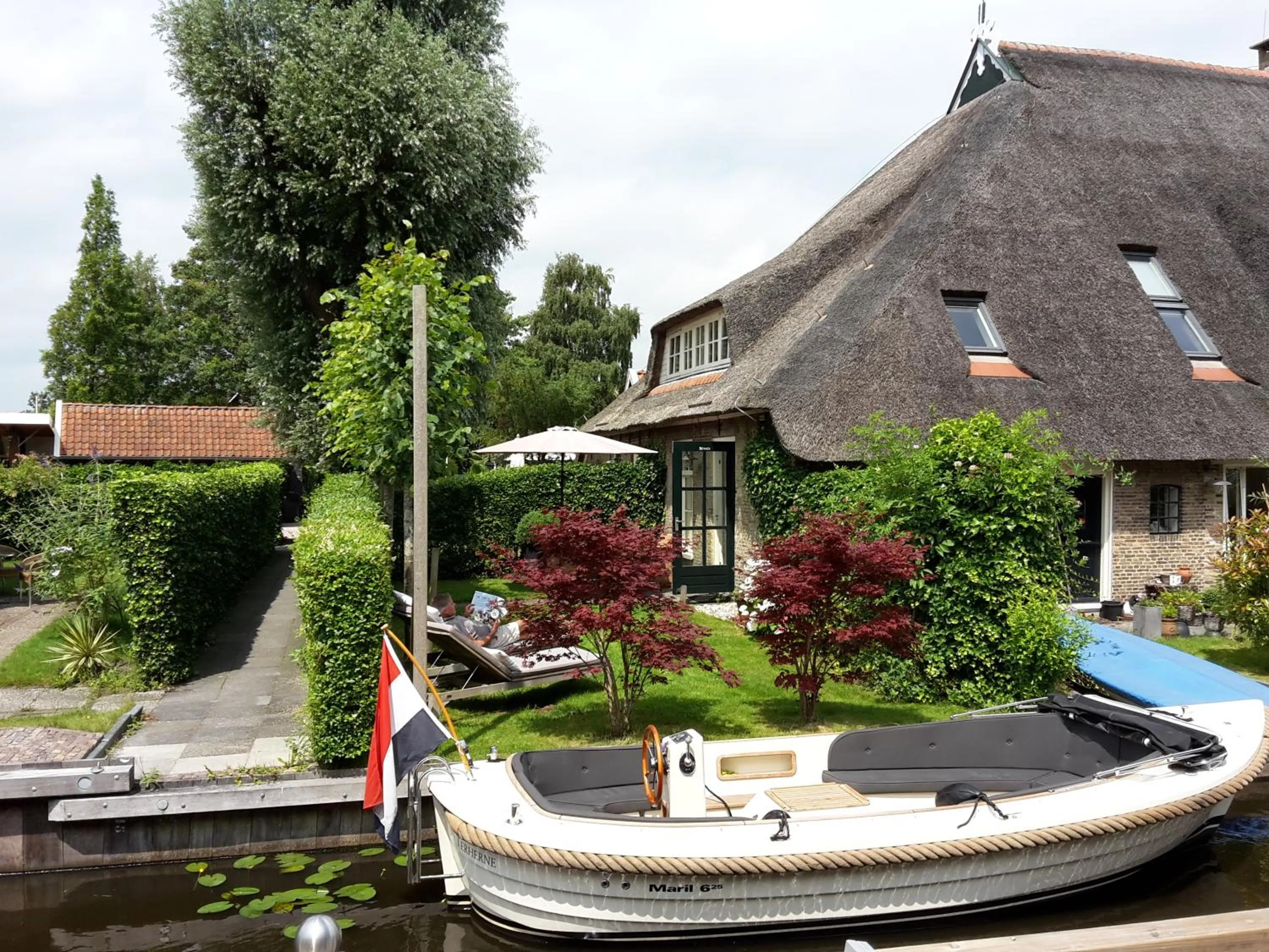 Garden in d'Oude Herbergh, vakantiehuizen aan het water