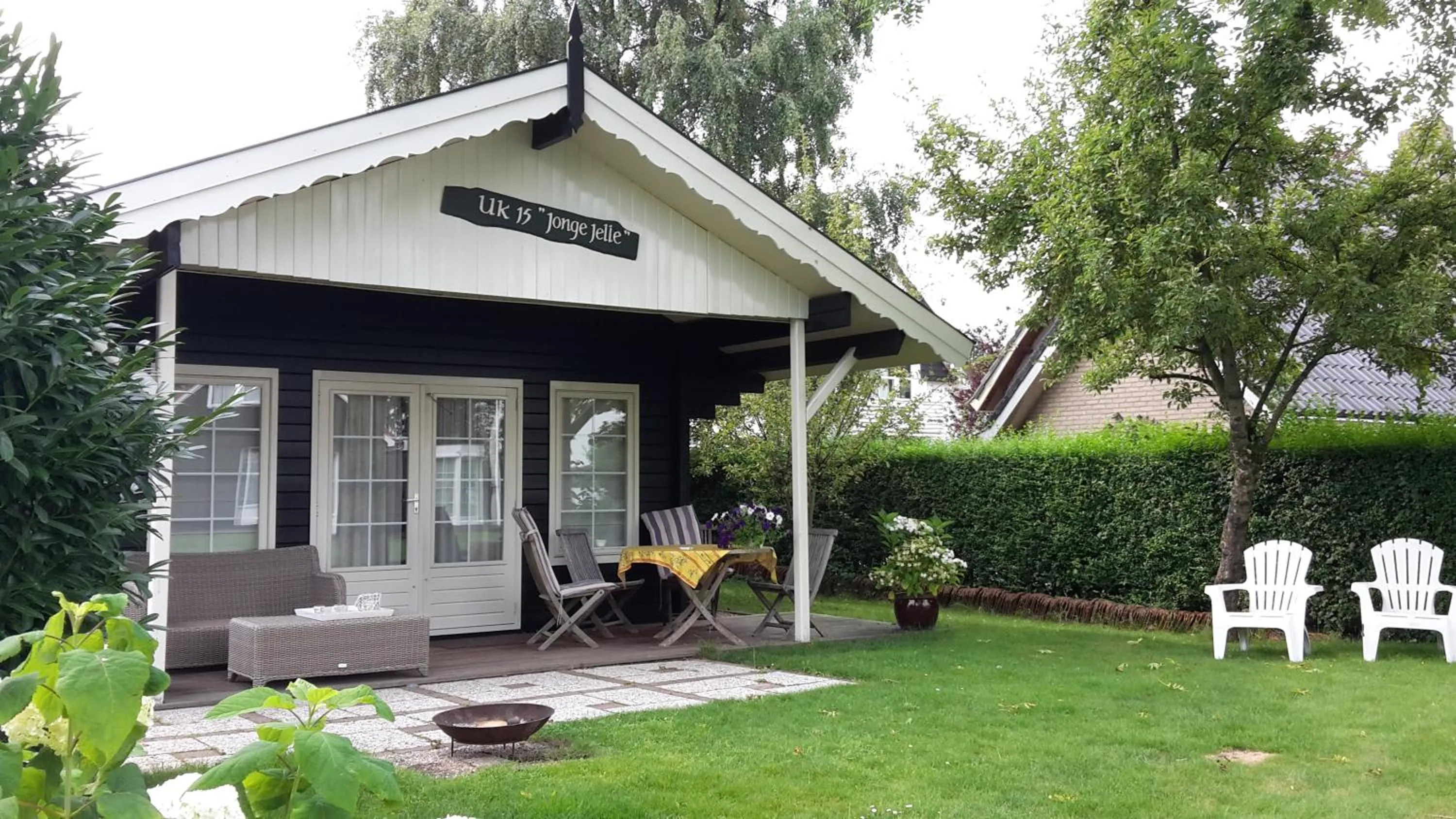 Property building in d'Oude Herbergh, vakantiehuizen aan het water