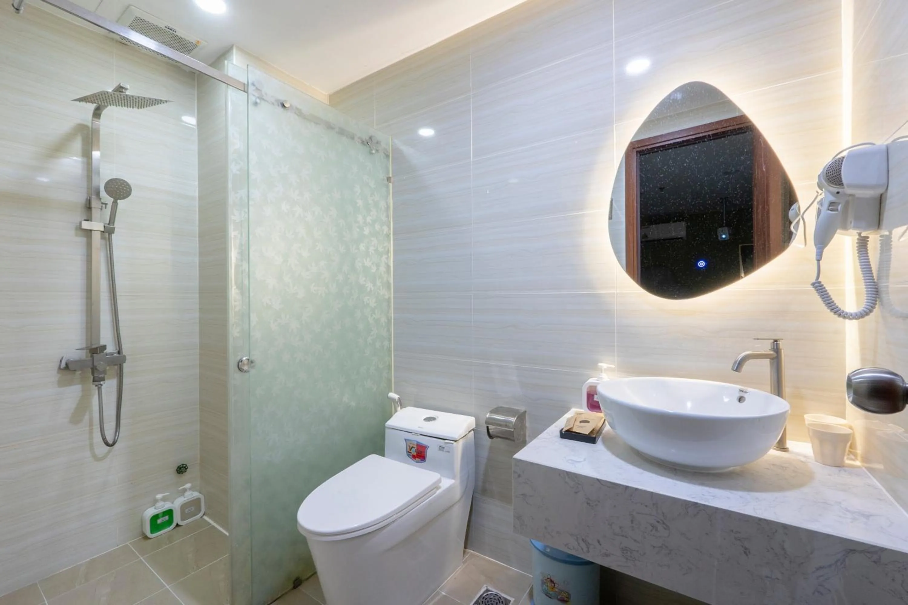 Toilet in SAZI AMILA Nguyen Hue HOTEL - Free Banh Mi