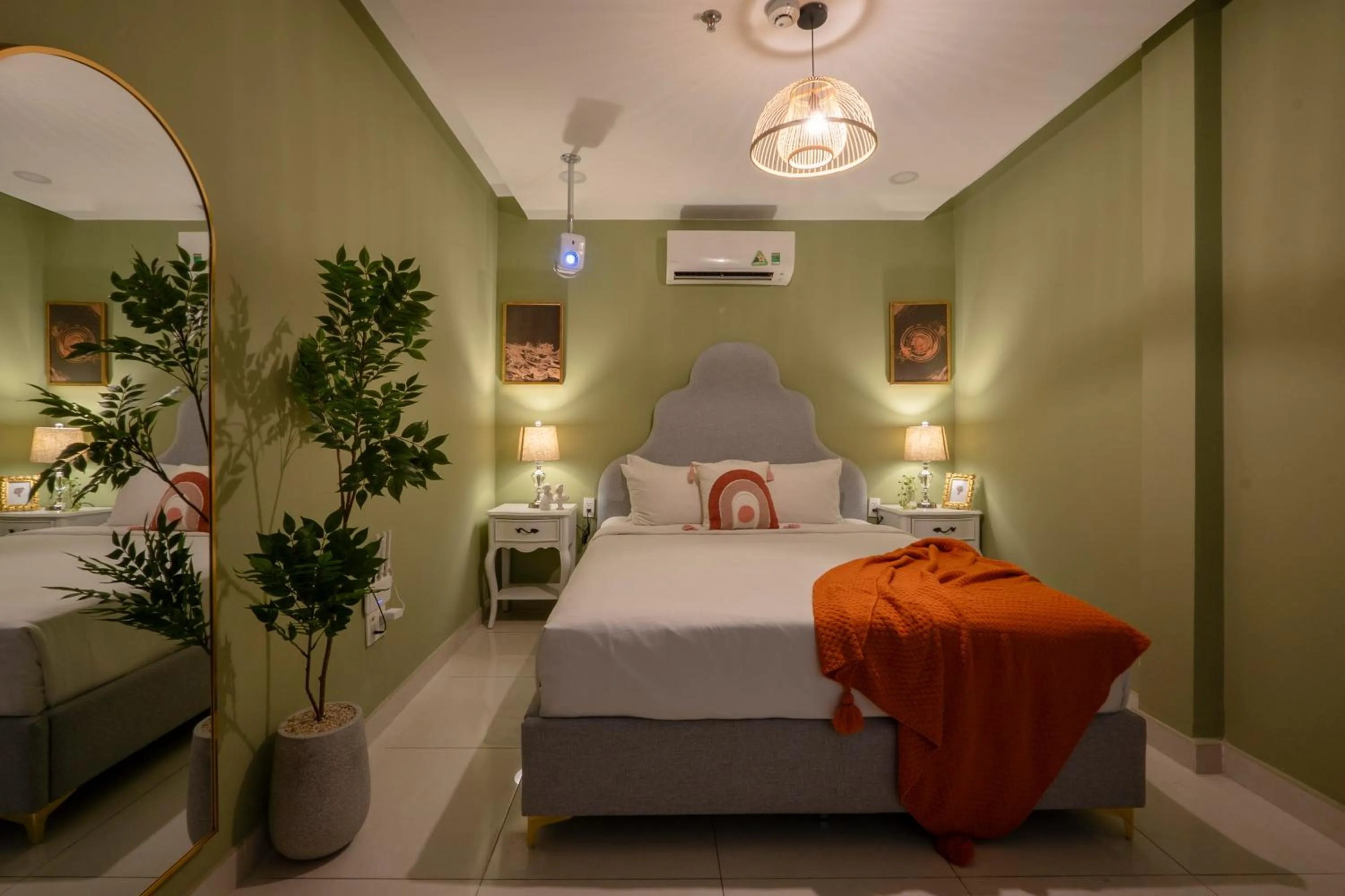 Photo of the whole room, Bed in SAZI AMILA Nguyen Hue HOTEL - Free Banh Mi