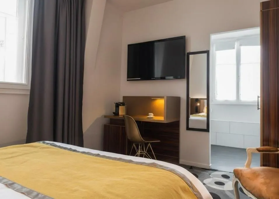 Bed in The Originals Boutique, Hôtel Auberge du Forgeron, Lille Sud