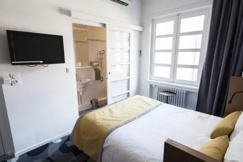 Bed in The Originals Boutique, Hôtel Auberge du Forgeron, Lille Sud