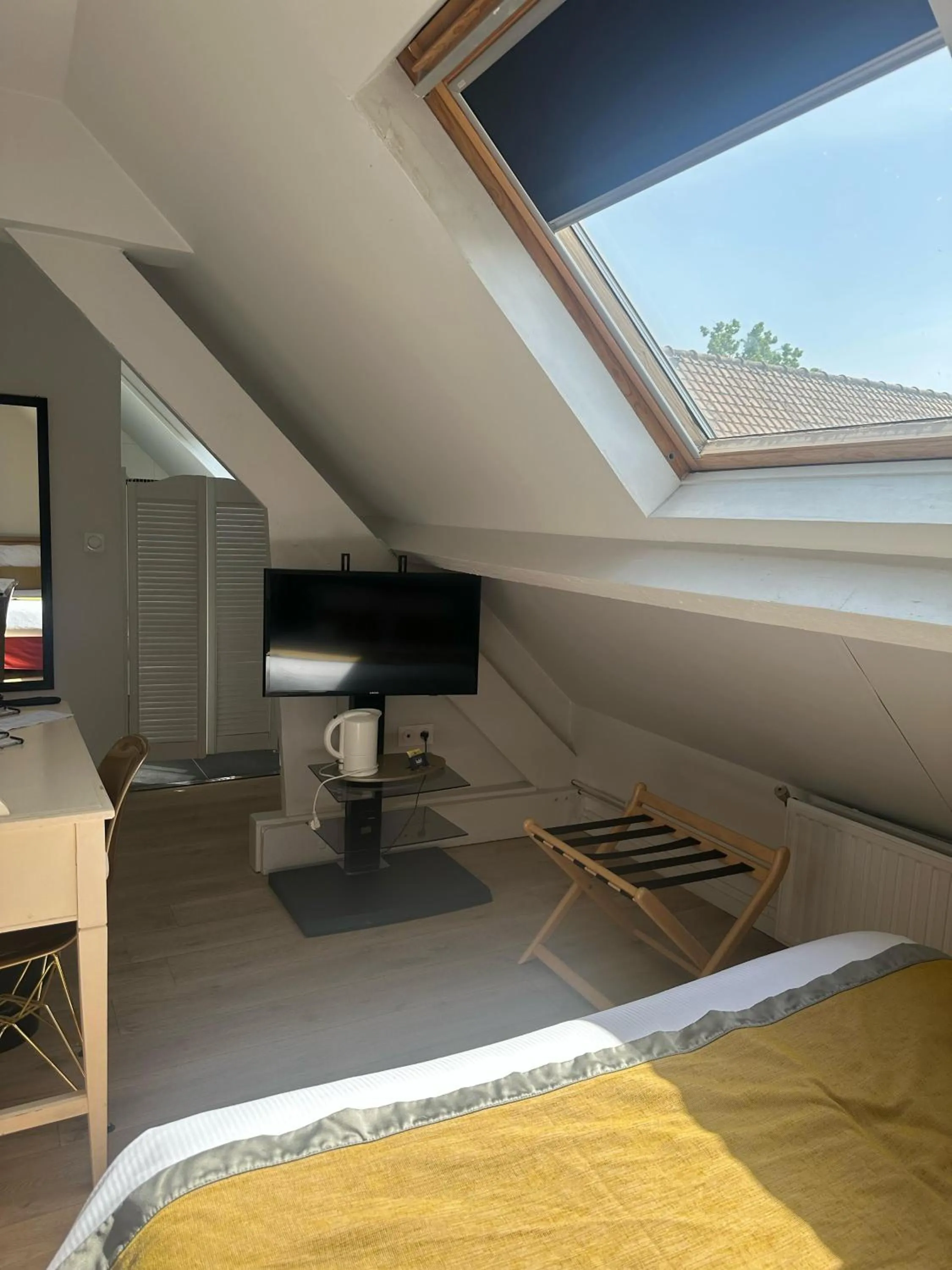 Bed in The Originals Boutique, Hôtel Auberge du Forgeron, Lille Sud