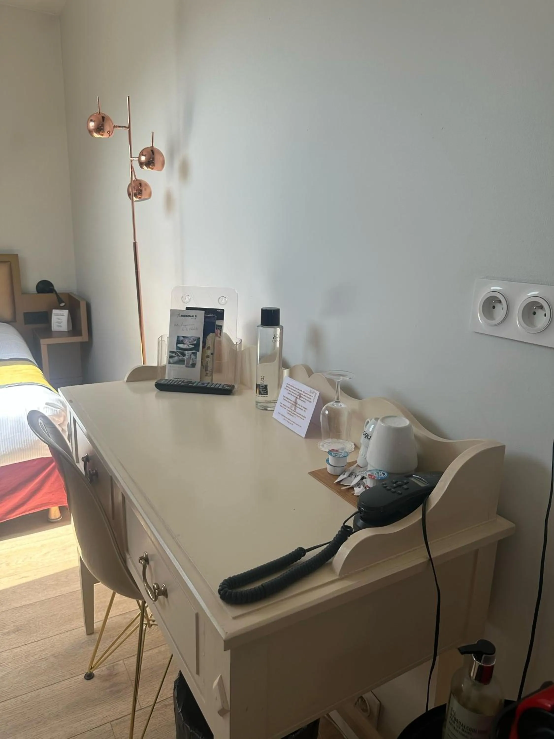 Bed in The Originals Boutique, Hôtel Auberge du Forgeron, Lille Sud