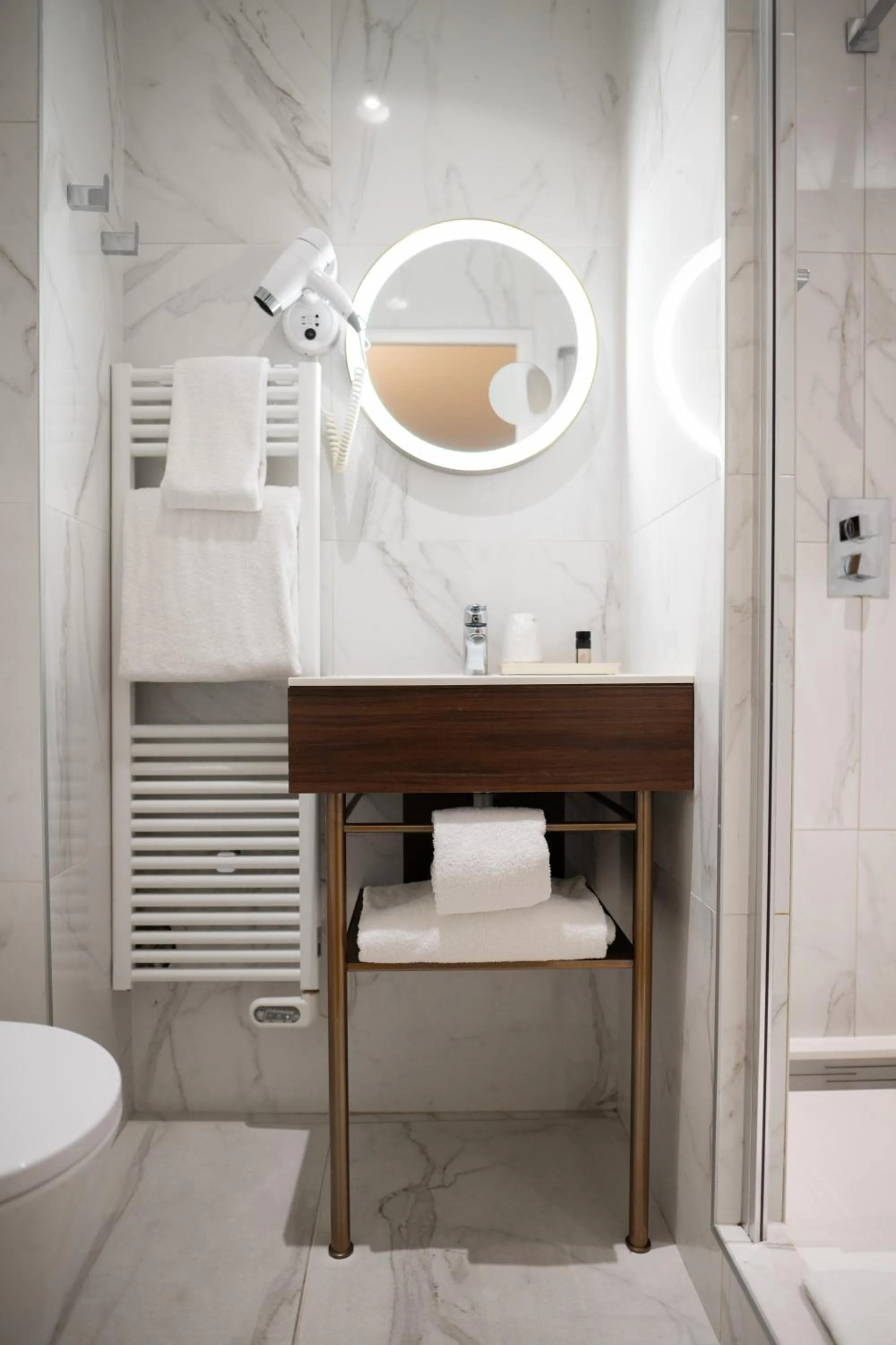 Bathroom in Hôtel du Cheval Blanc - Paris Marne La Vallée