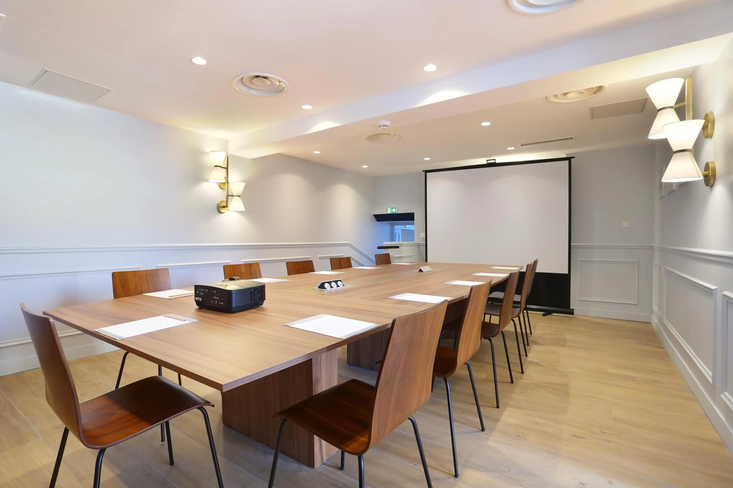 Living room in Hôtel du Cheval Blanc - Paris Marne La Vallée