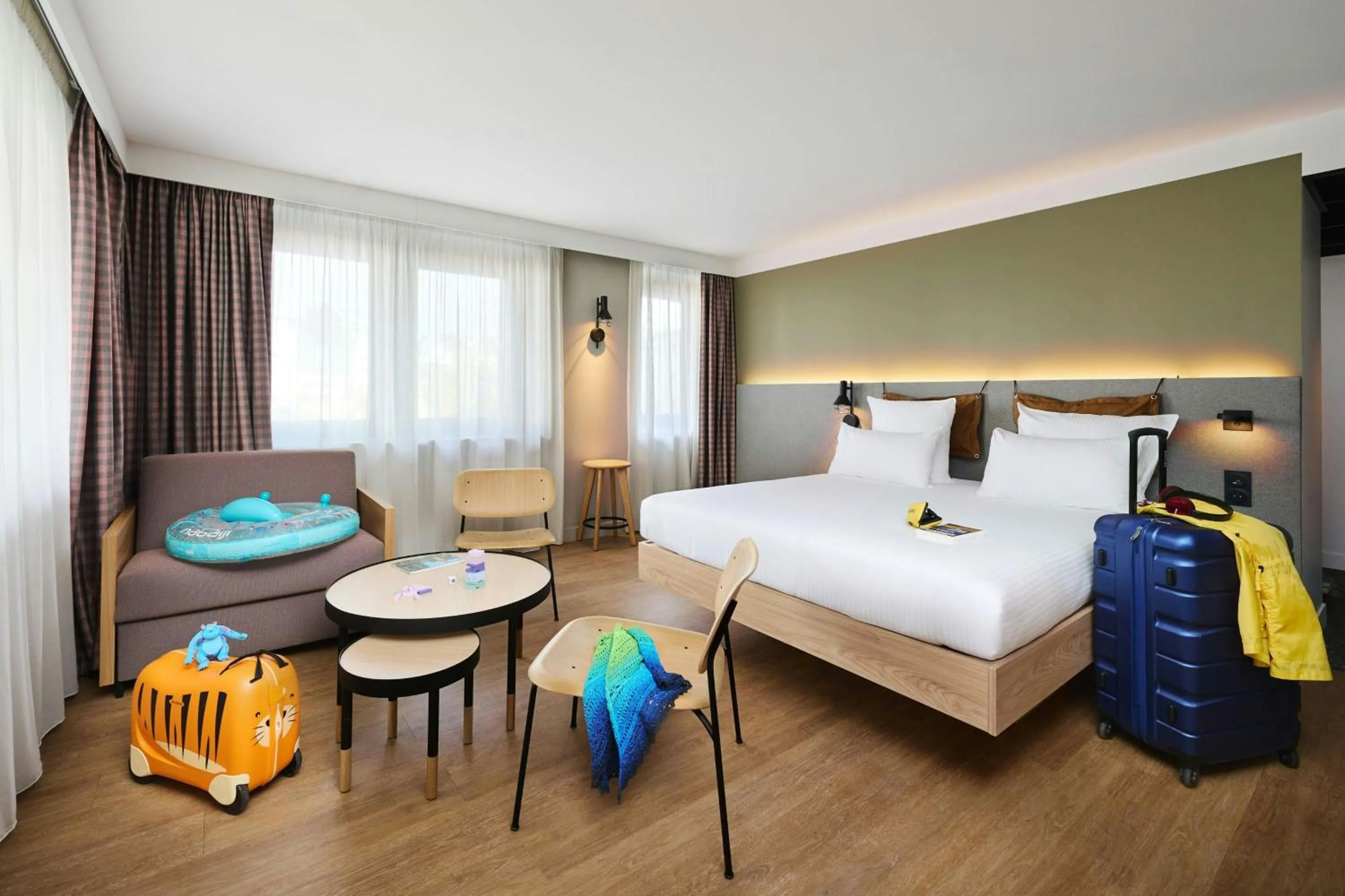 Photo of the whole room, Bed in Moxy Annecy