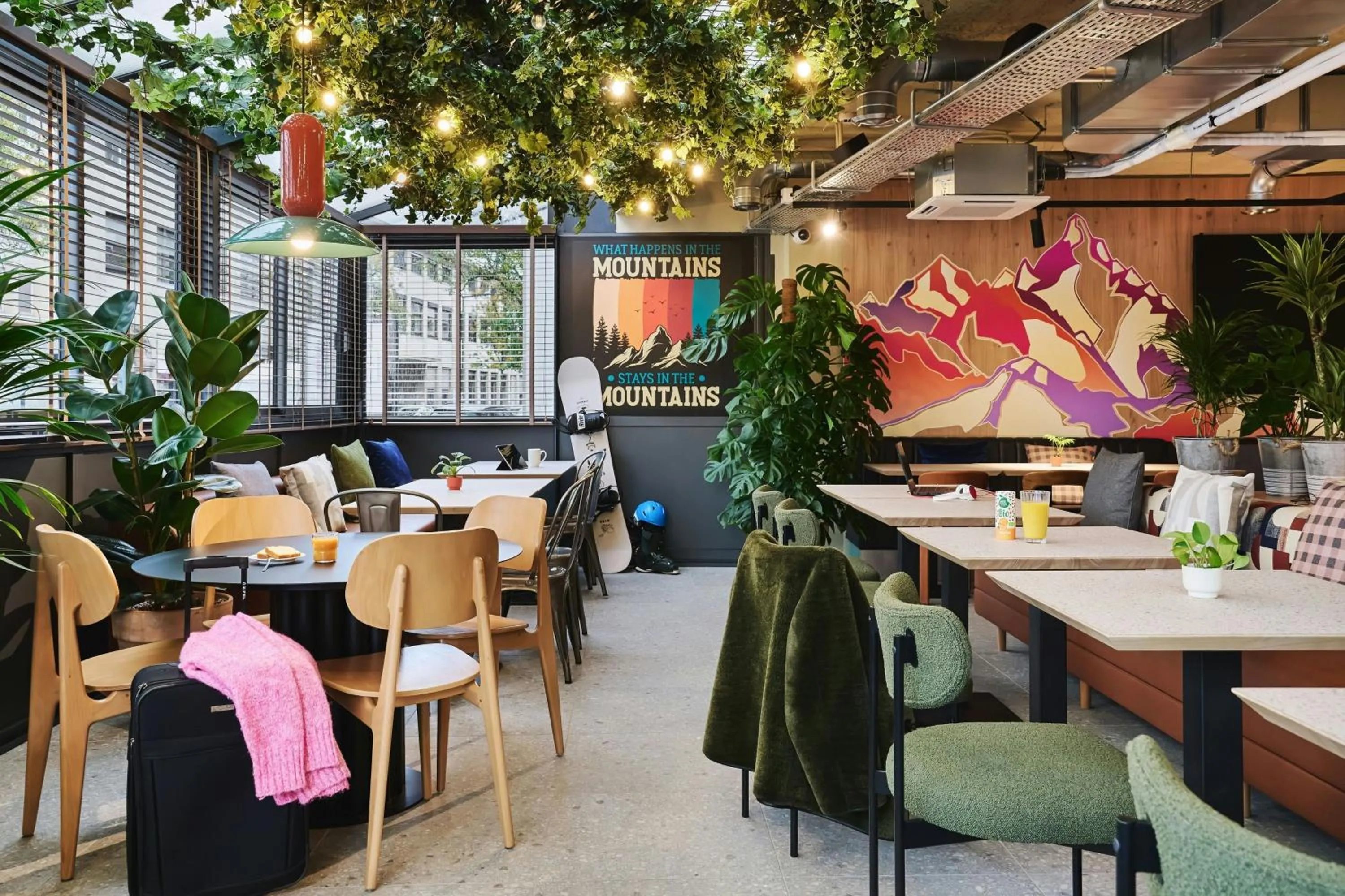 Restaurant/places to eat in Moxy Annecy