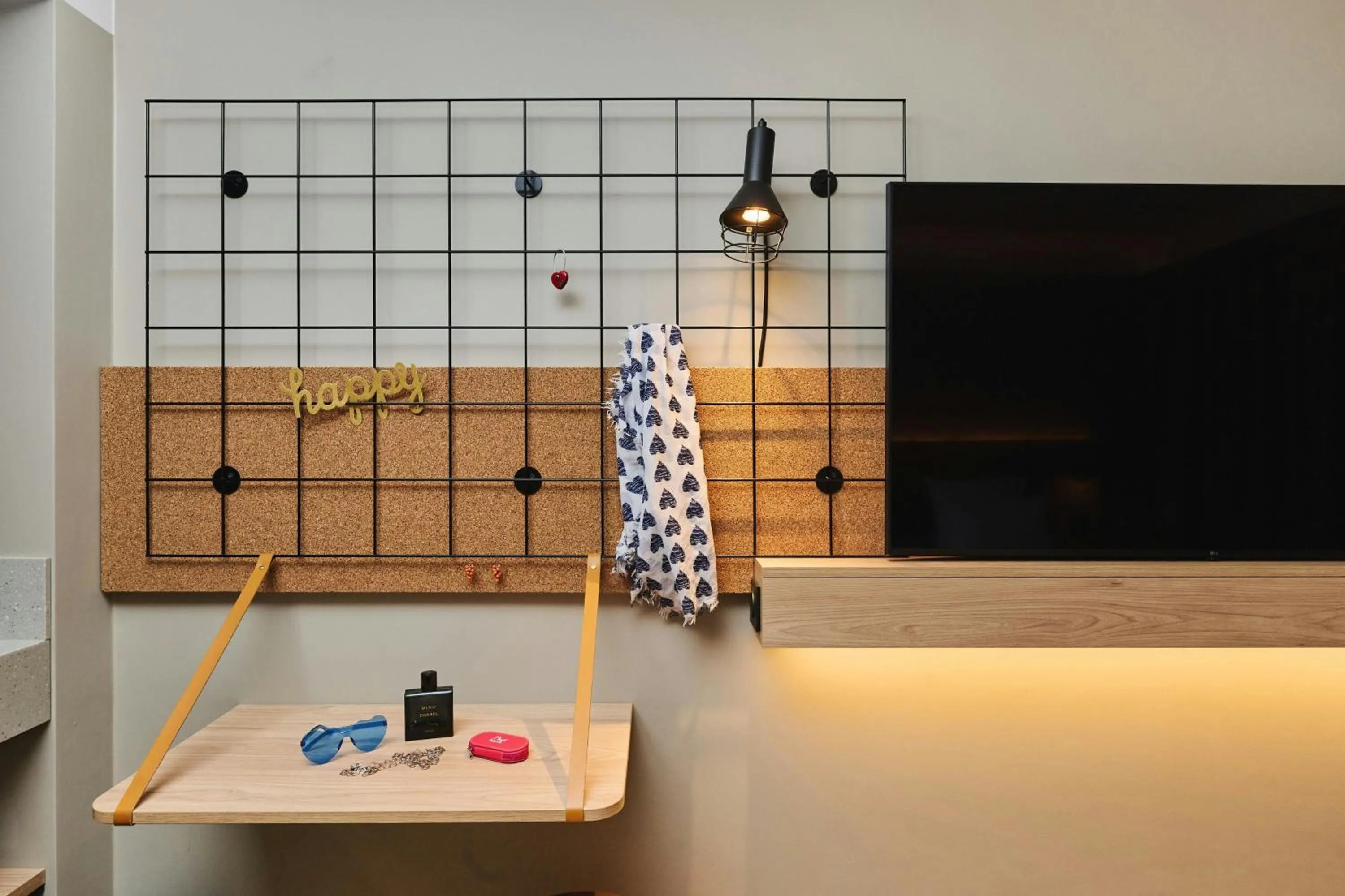 Photo of the whole room in Moxy Annecy