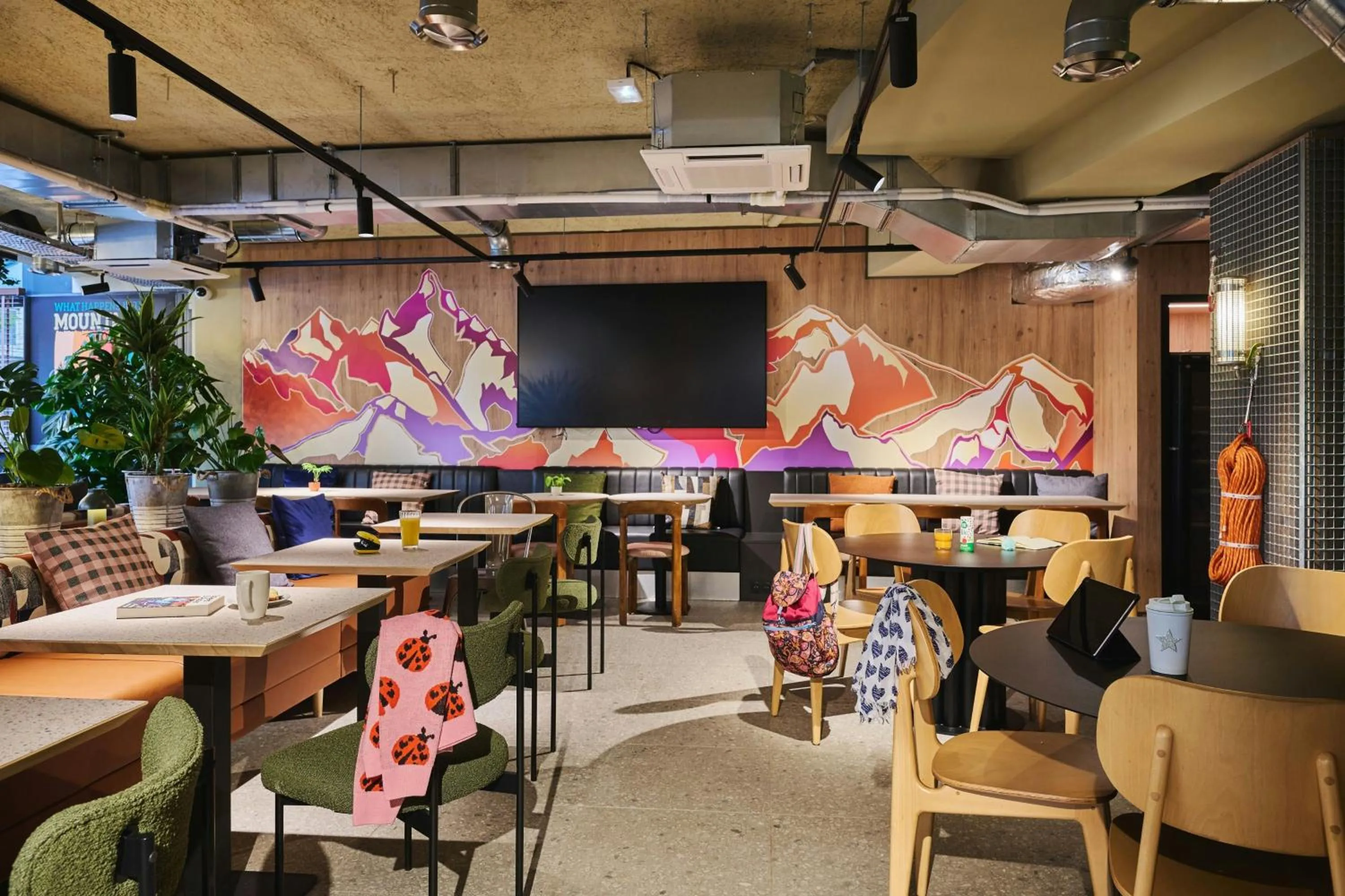 Restaurant/places to eat in Moxy Annecy