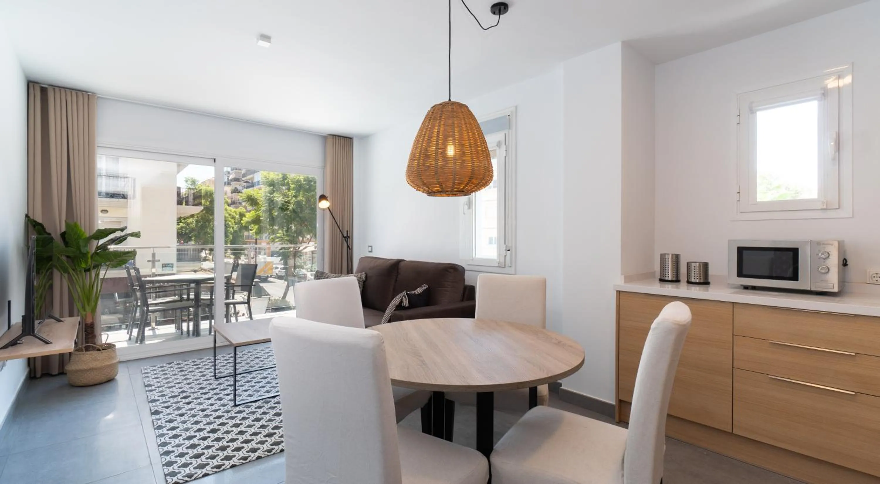 Living room in Sur Suites La Dorada, centricos soleados a pocos metros de la Playa y con Parking Opcional