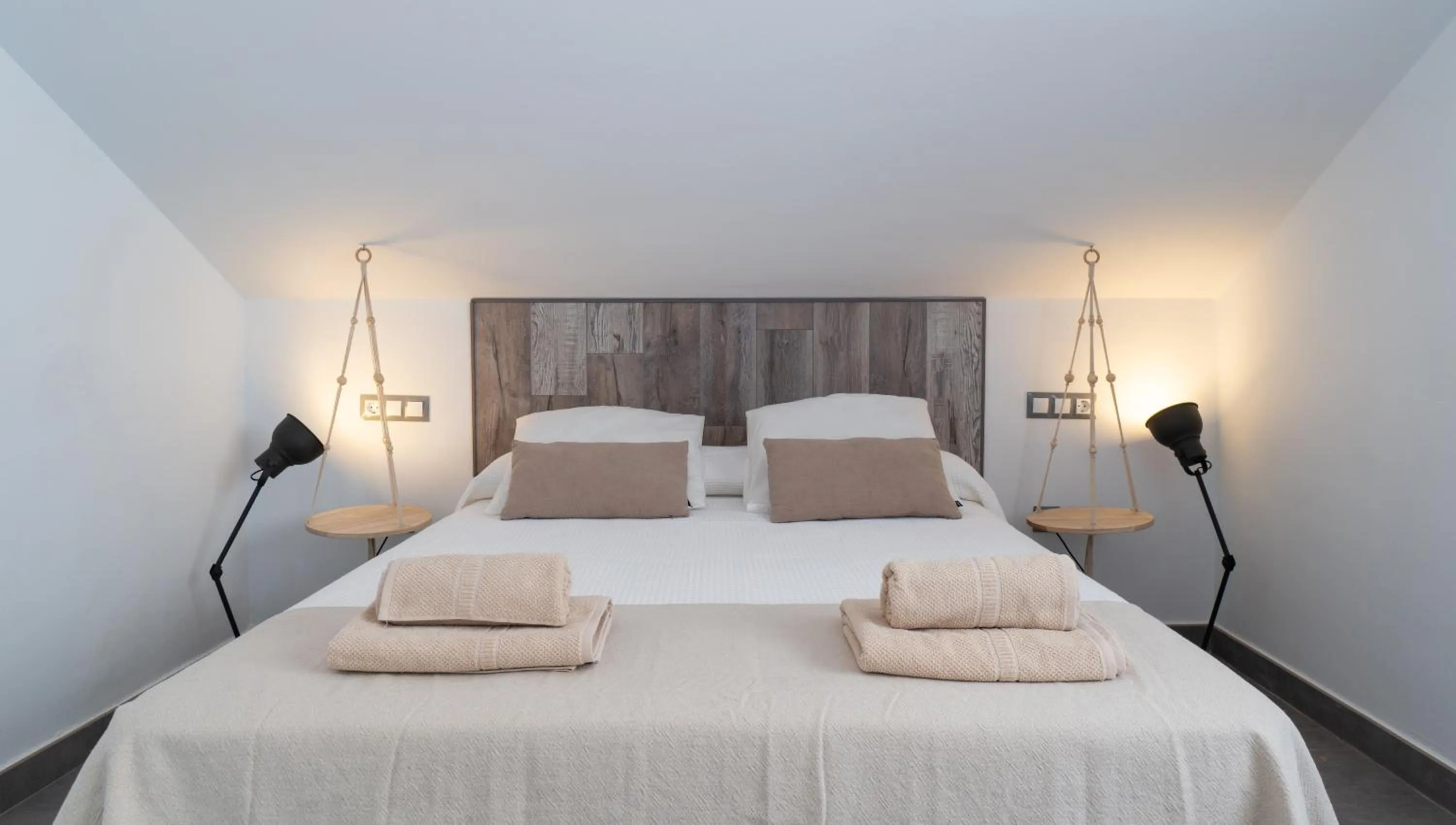 Bedroom, Bed in Sur Suites La Dorada, centricos soleados a pocos metros de la Playa y con Parking Opcional