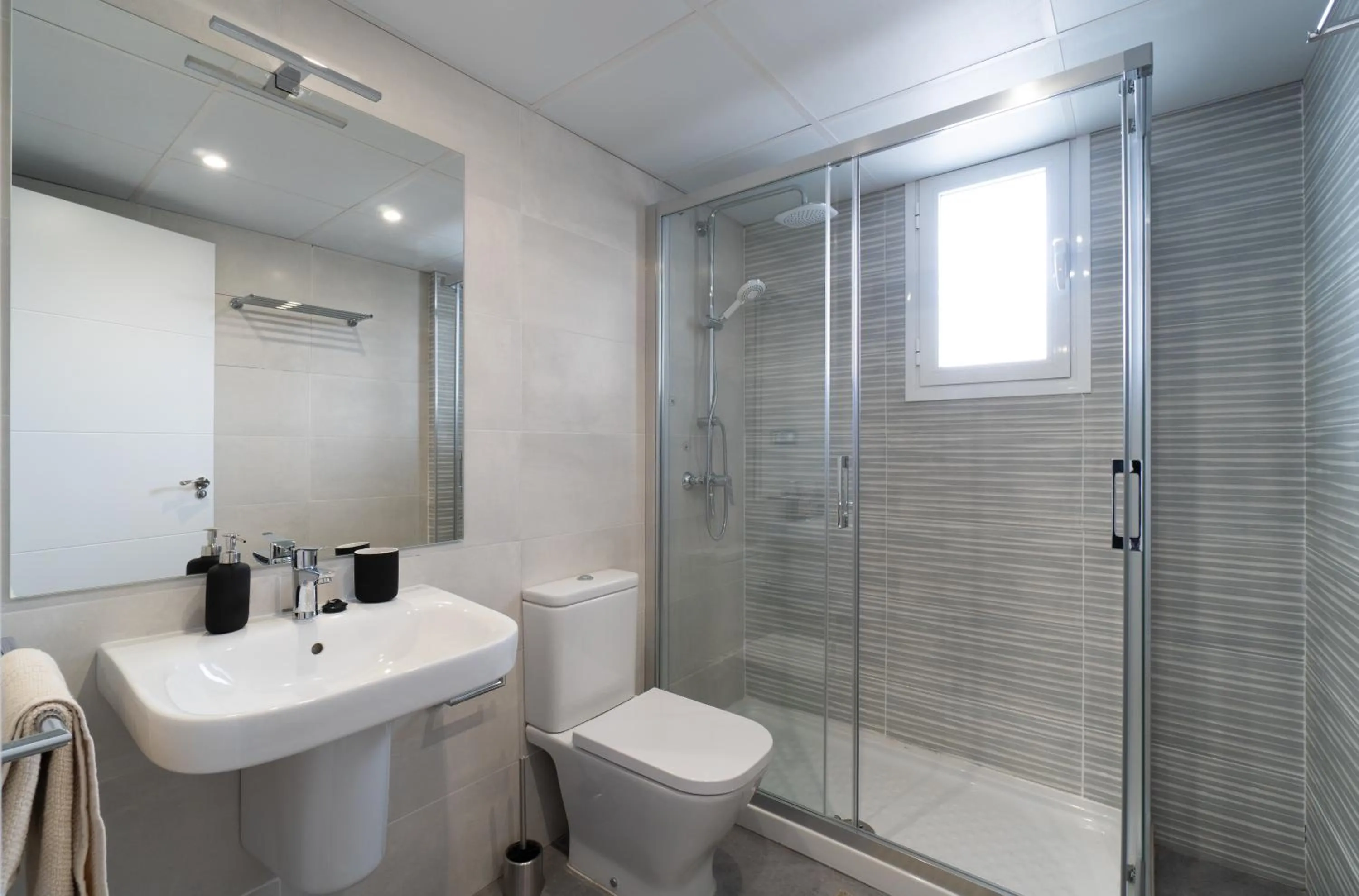 Bathroom in Sur Suites La Dorada, centricos soleados a pocos metros de la Playa y con Parking Opcional