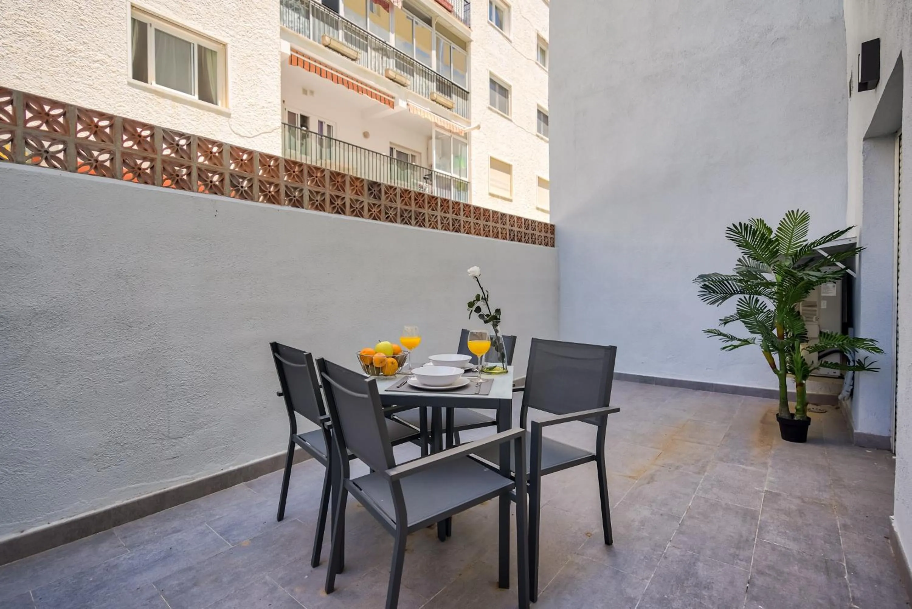 Patio in Sur Suites La Dorada, centricos soleados a pocos metros de la Playa y con Parking Opcional