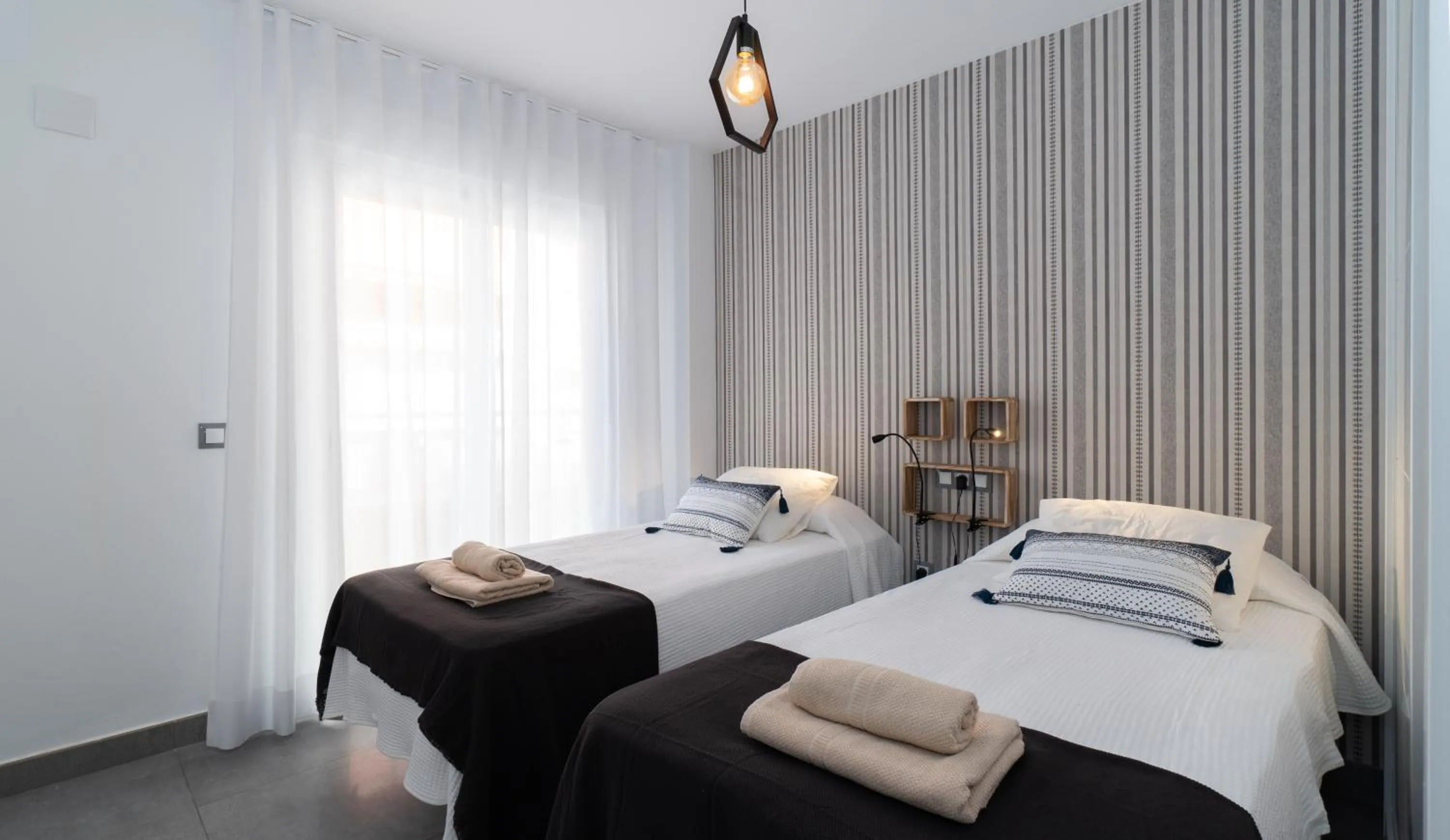 Bed in Sur Suites La Dorada, centricos soleados a pocos metros de la Playa y con Parking Opcional