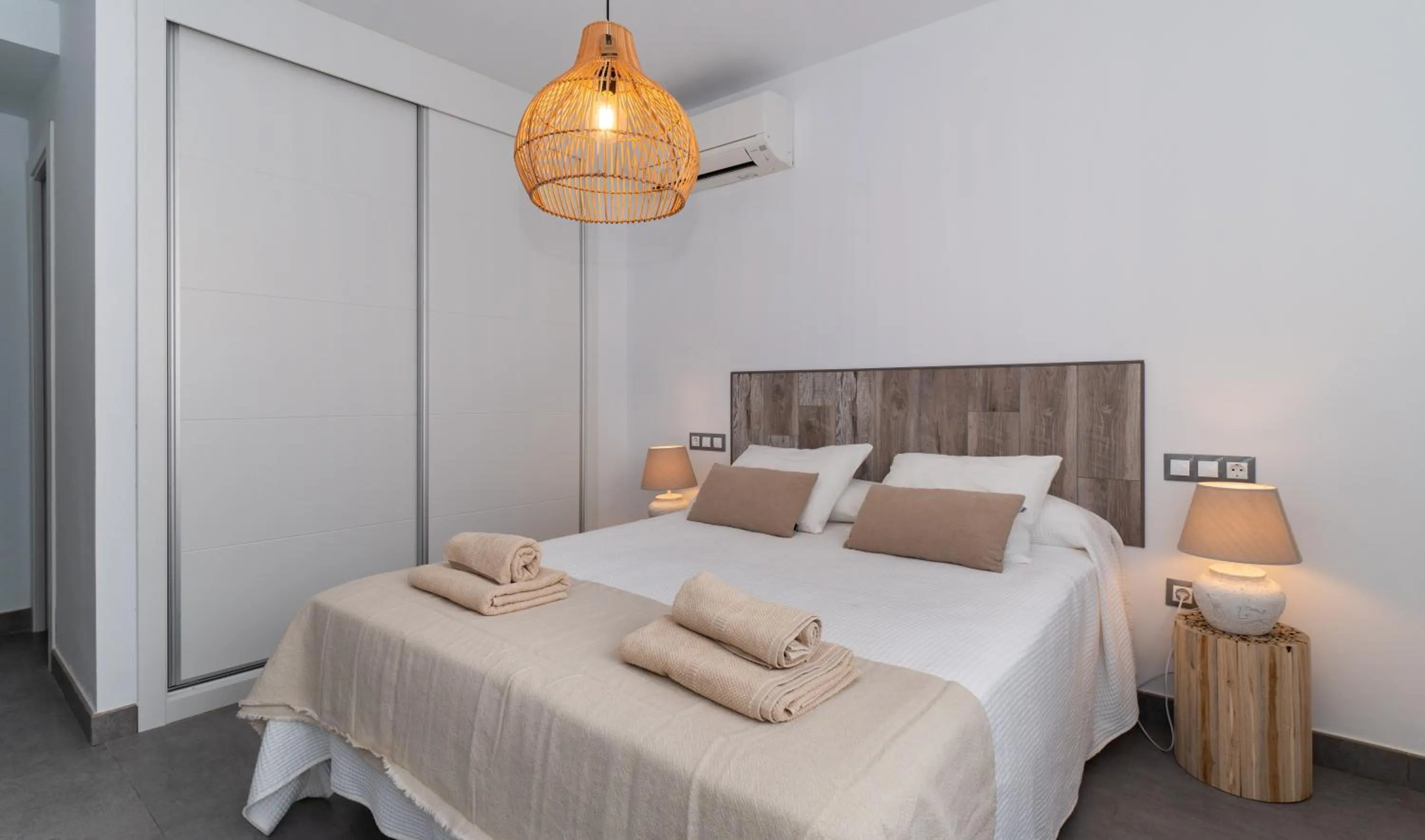 Bed in Sur Suites La Dorada, centricos soleados a pocos metros de la Playa y con Parking Opcional