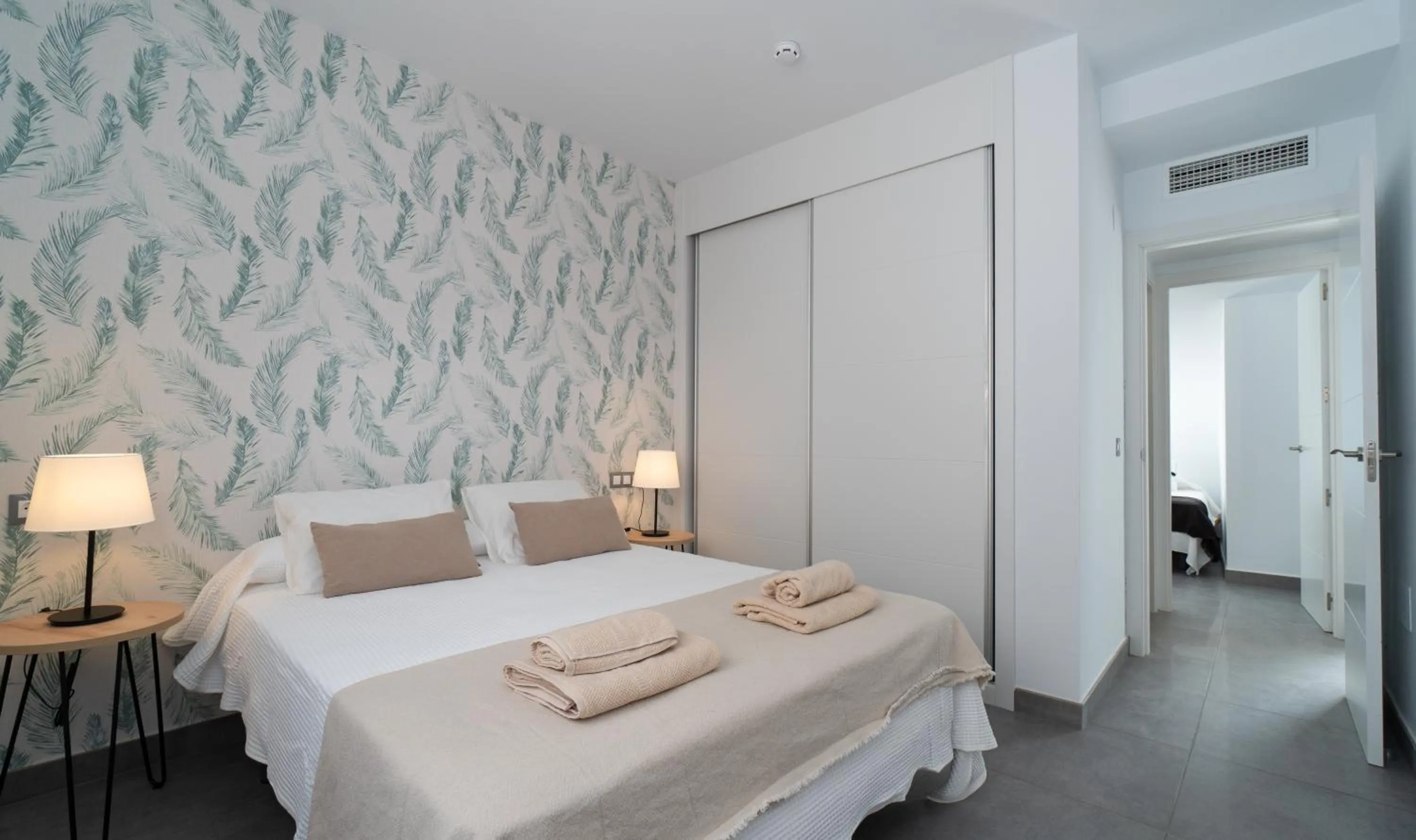 Bed in Sur Suites La Dorada, centricos soleados a pocos metros de la Playa y con Parking Opcional