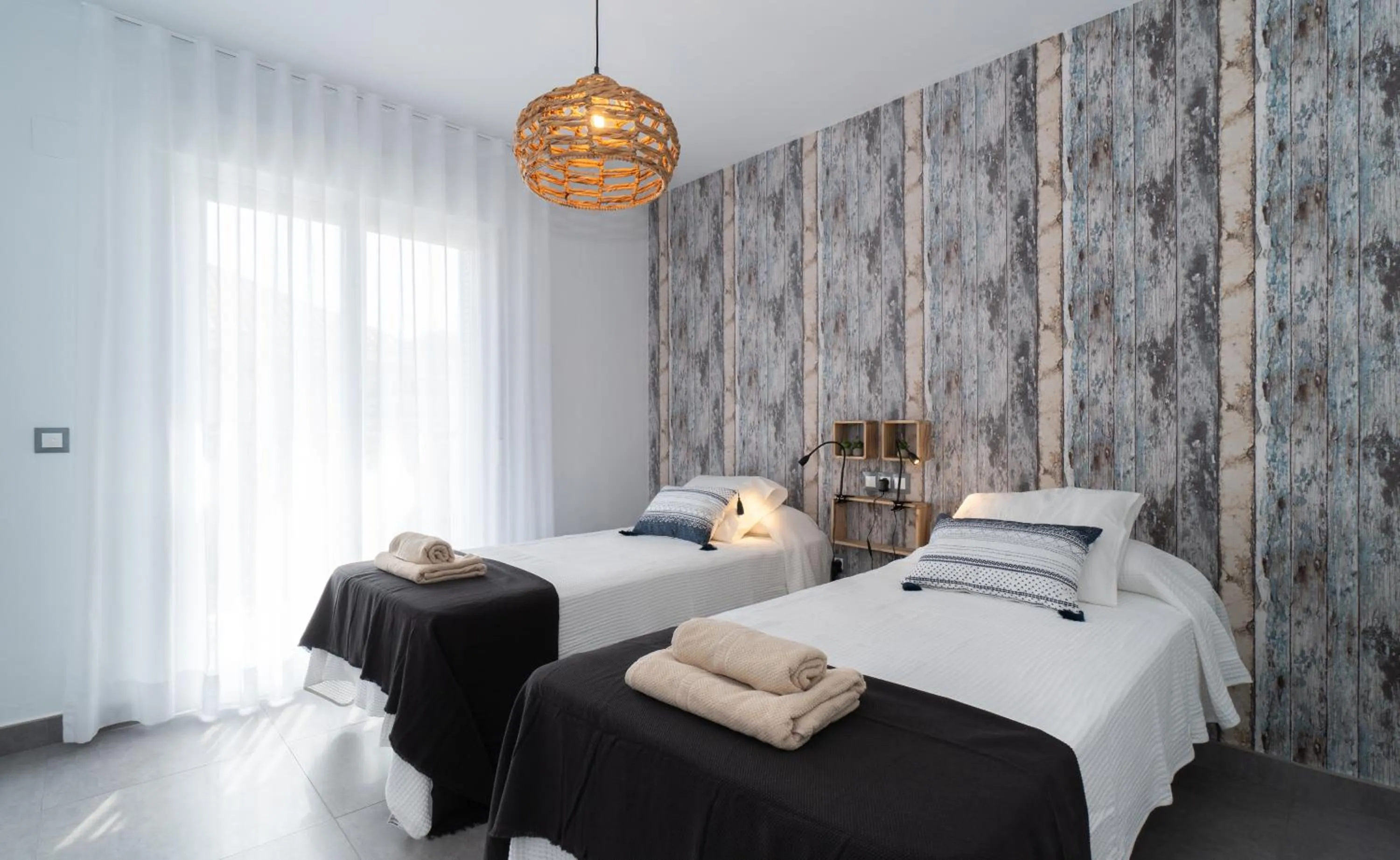 Bed in Sur Suites La Dorada, centricos soleados a pocos metros de la Playa y con Parking Opcional