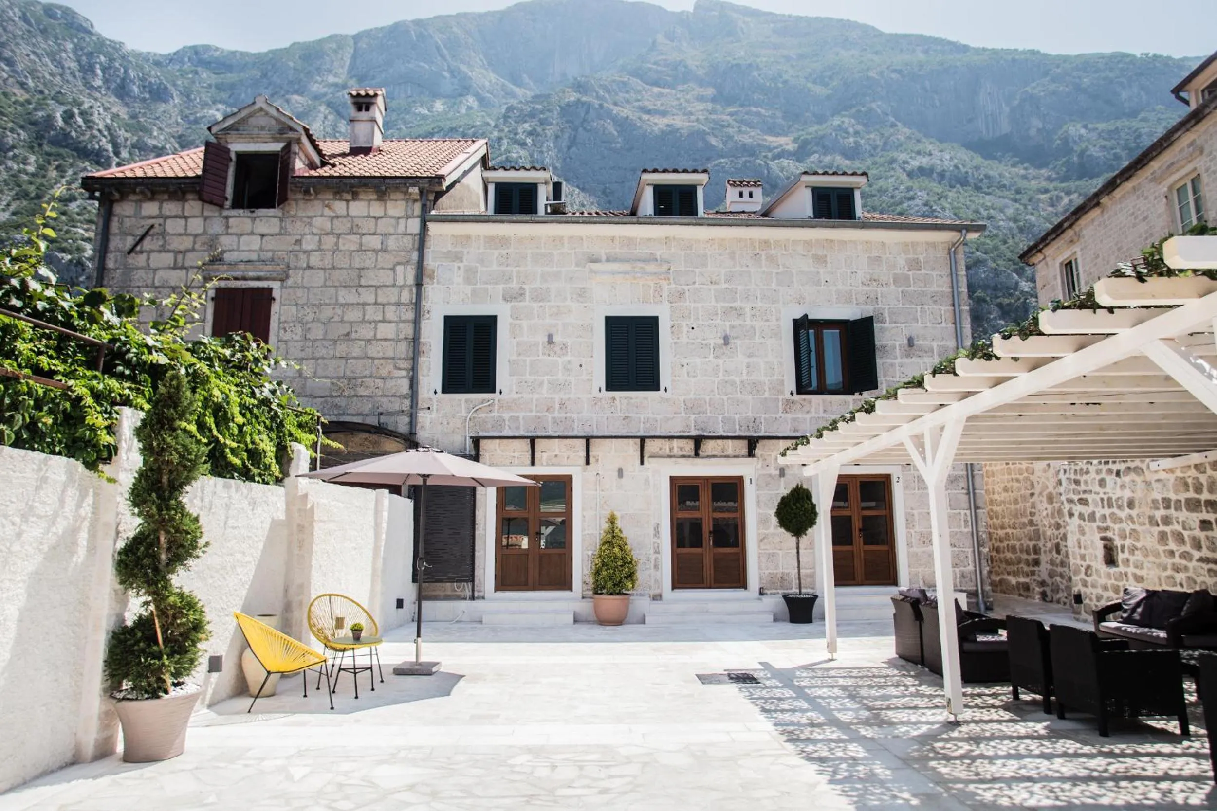 Property building in Hotel Sara