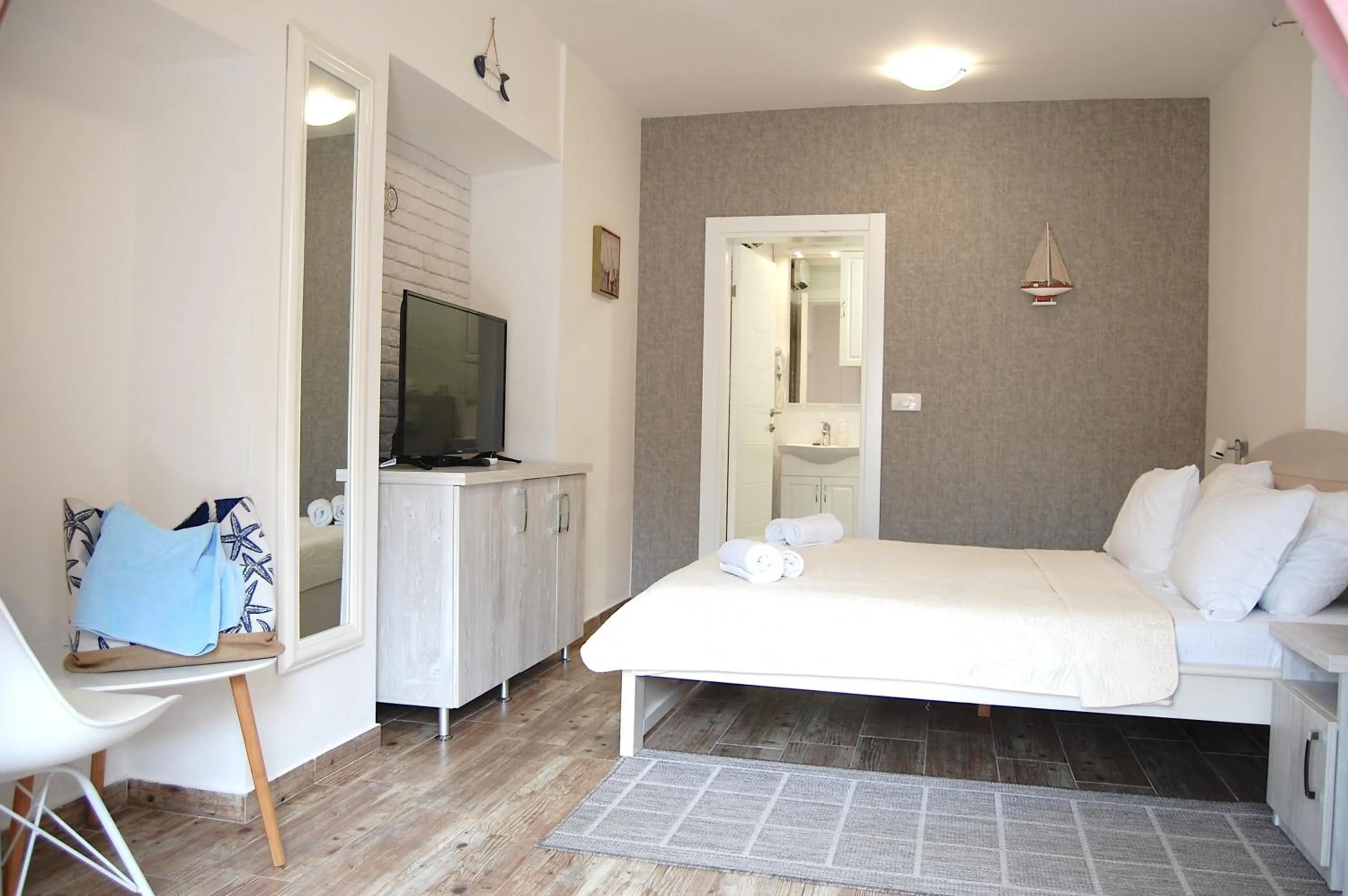 Photo of the whole room, Bed in Hotel Sara