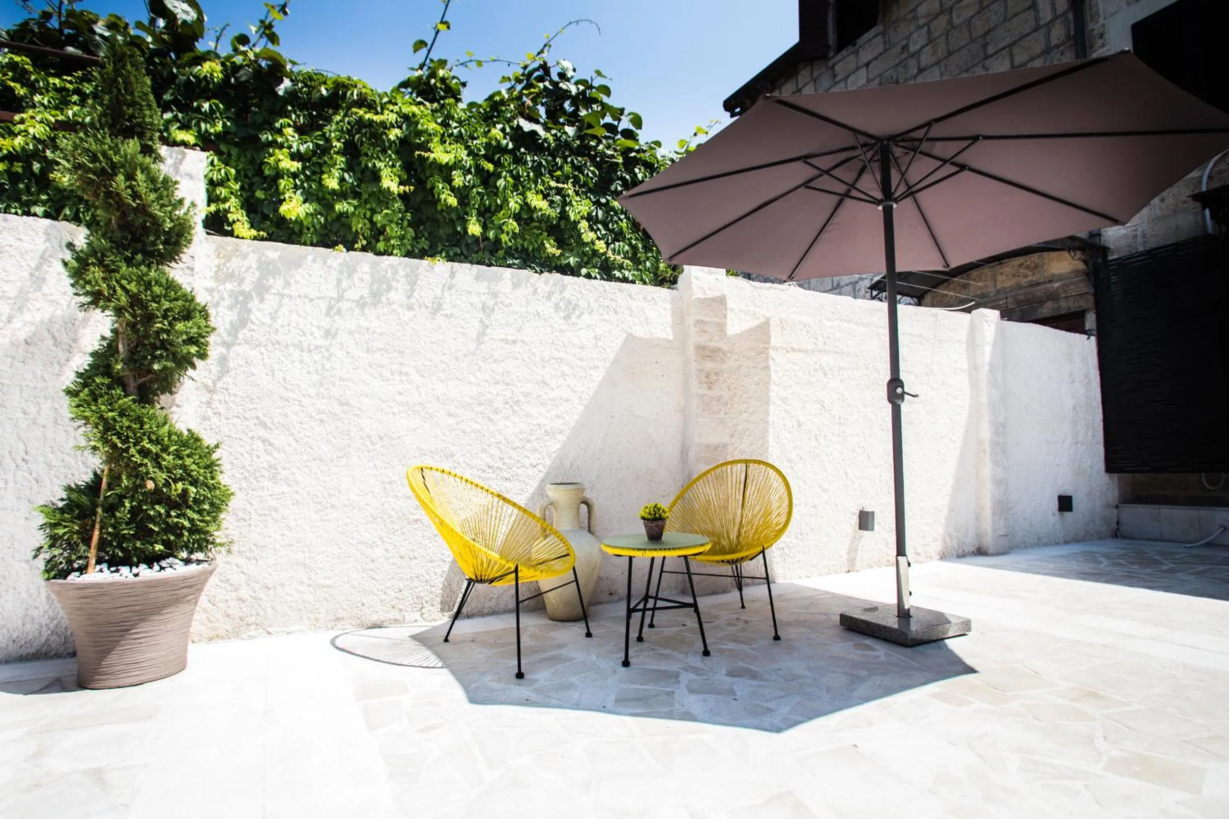 Patio in Hotel Sara