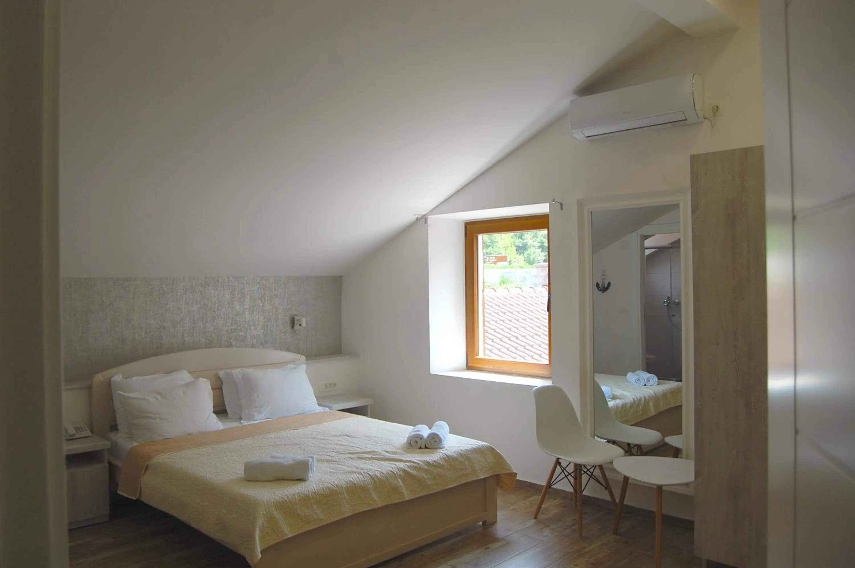 Photo of the whole room, Bed in Hotel Sara