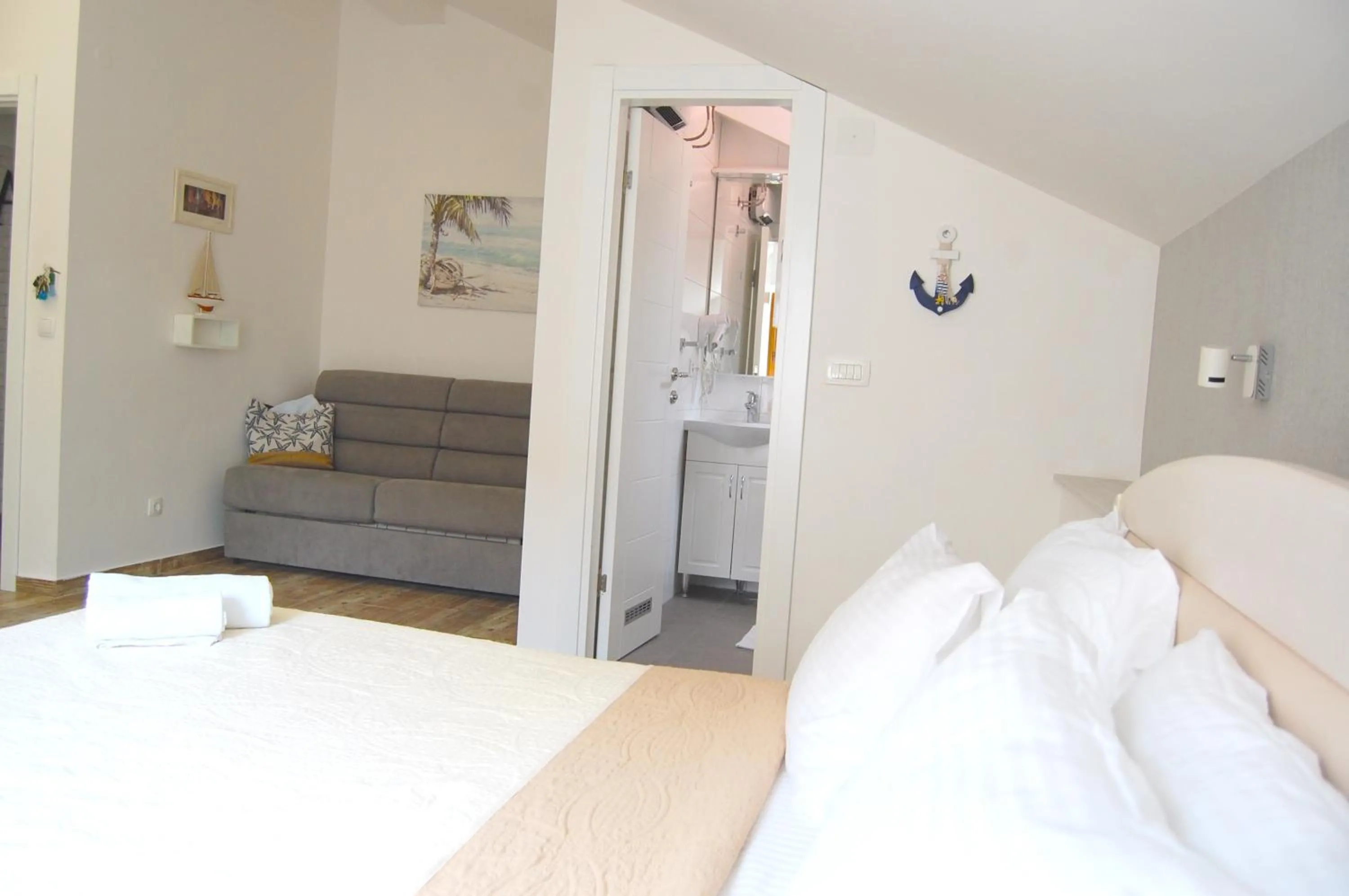 Photo of the whole room, Bed in Hotel Sara