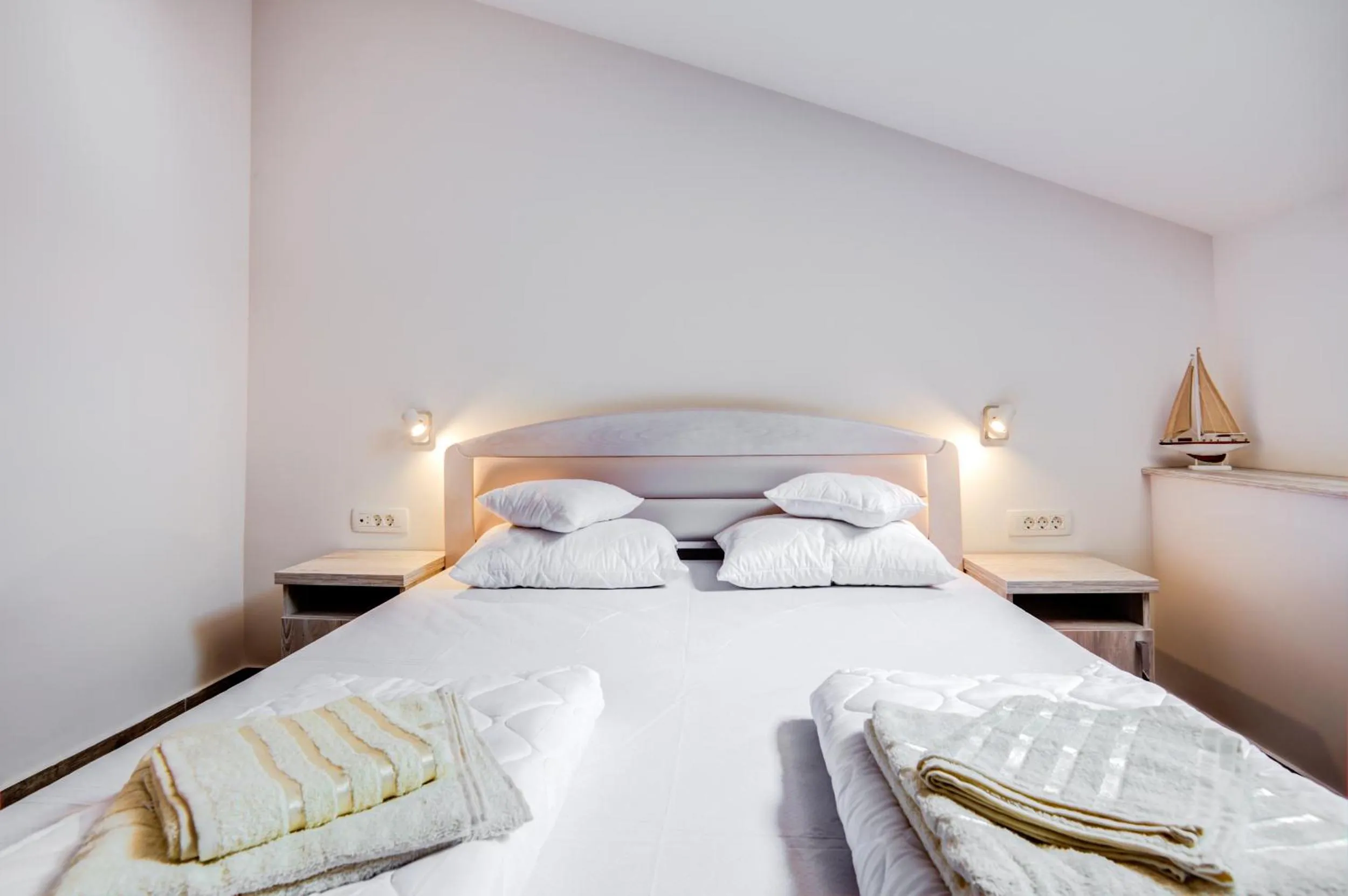 Photo of the whole room, Bed in Hotel Sara