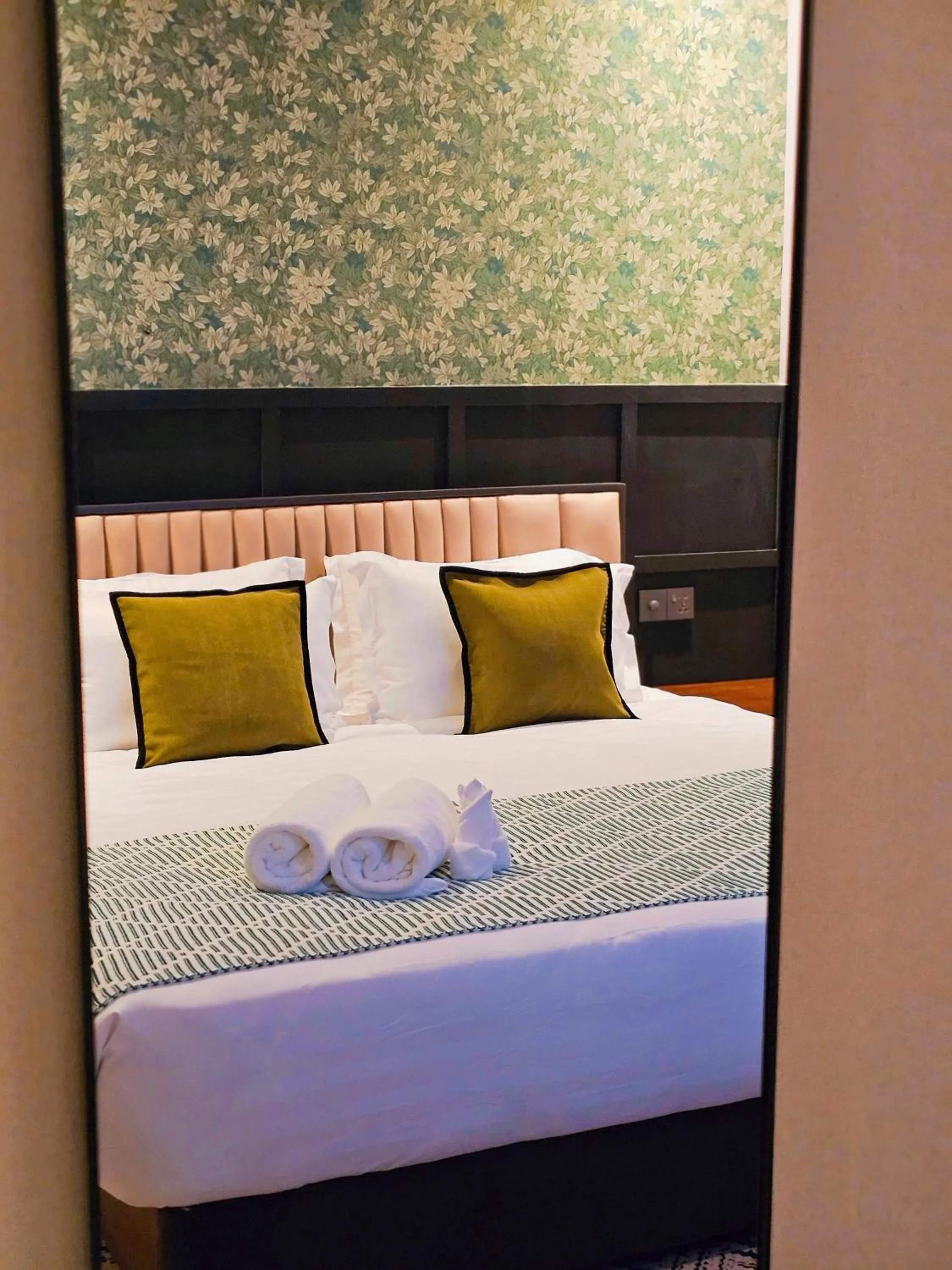 Bed in Carnarvon Suites