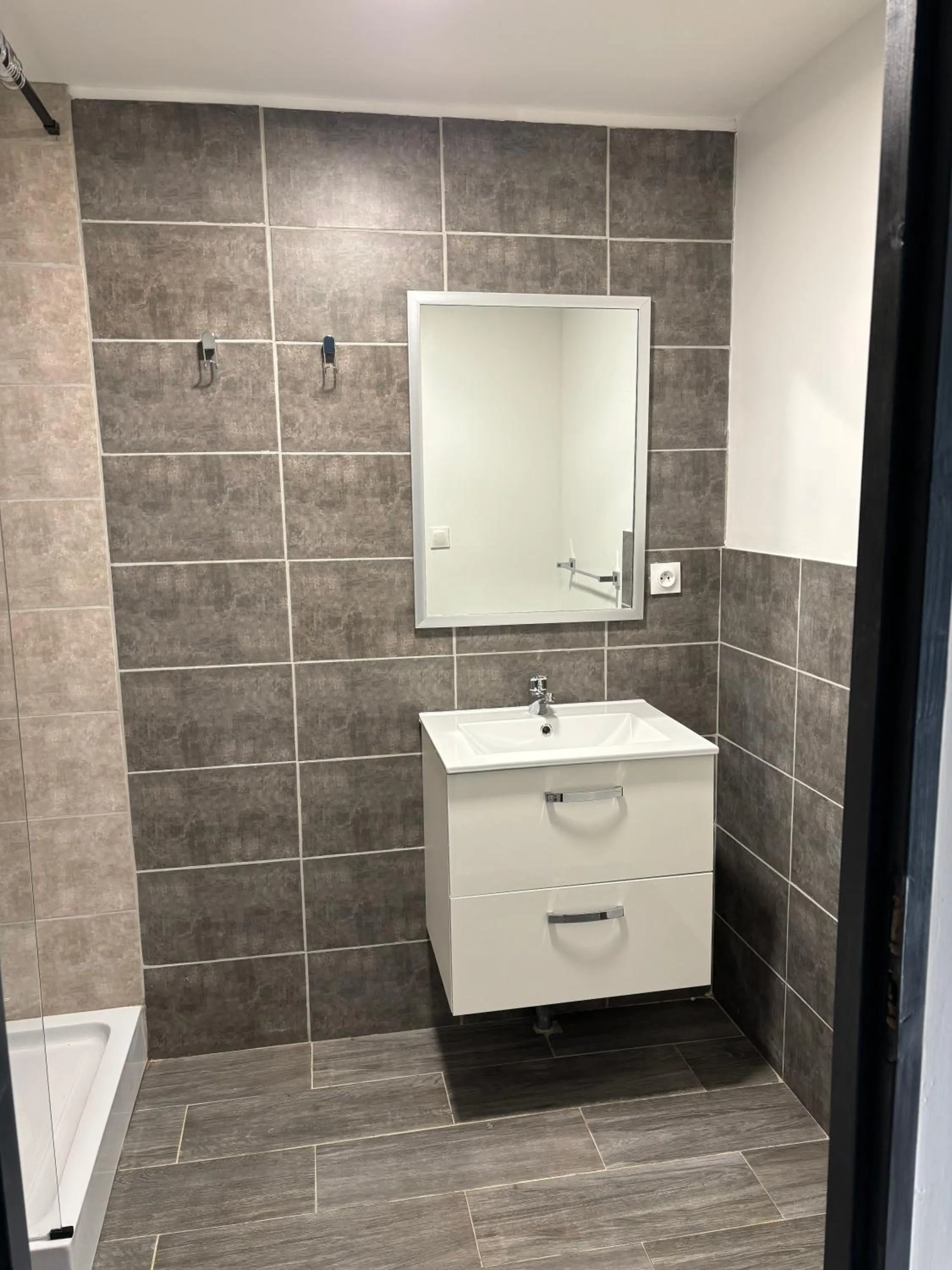 Bathroom in LES VOYAGEURS