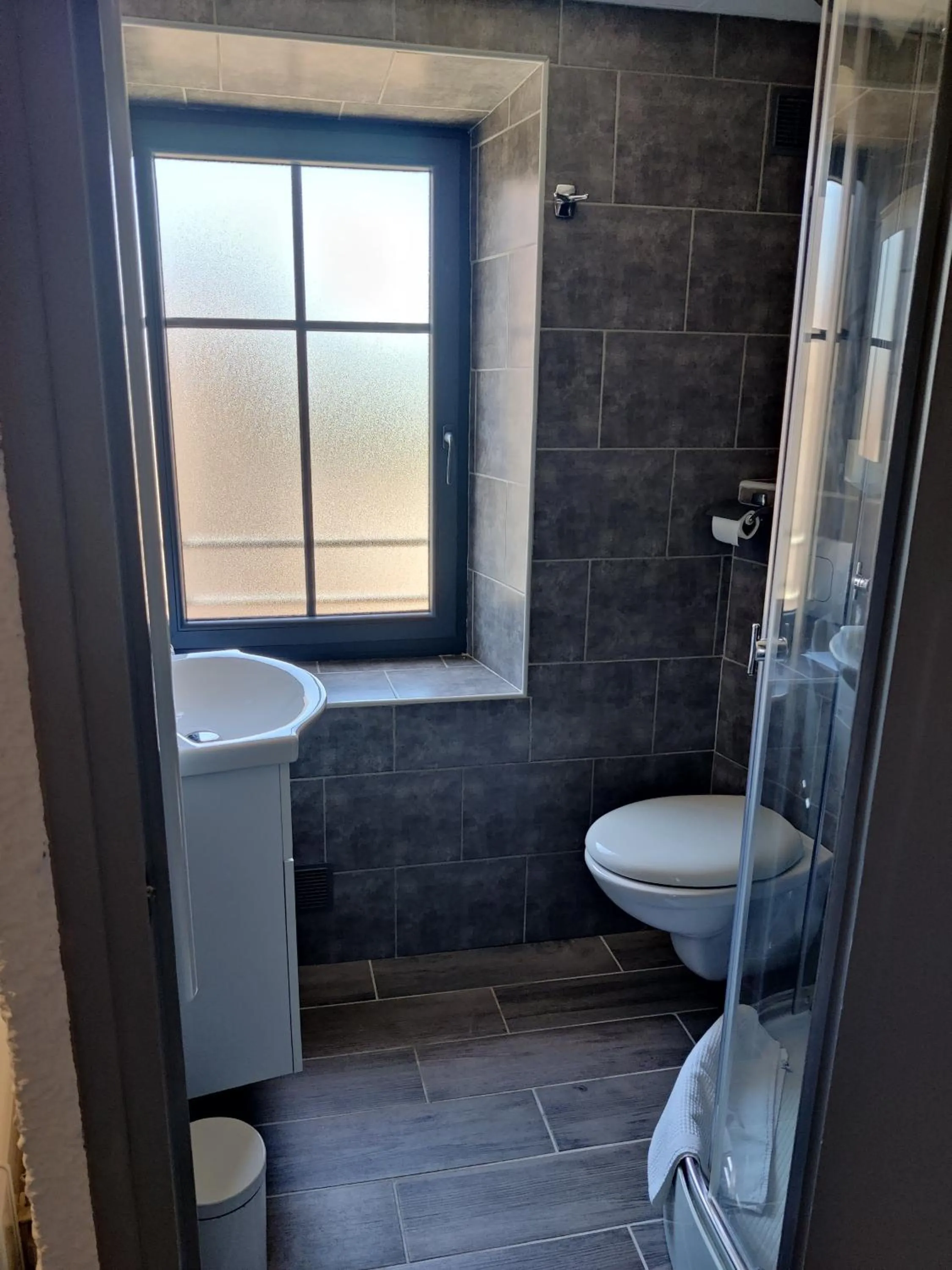 Bathroom in LES VOYAGEURS