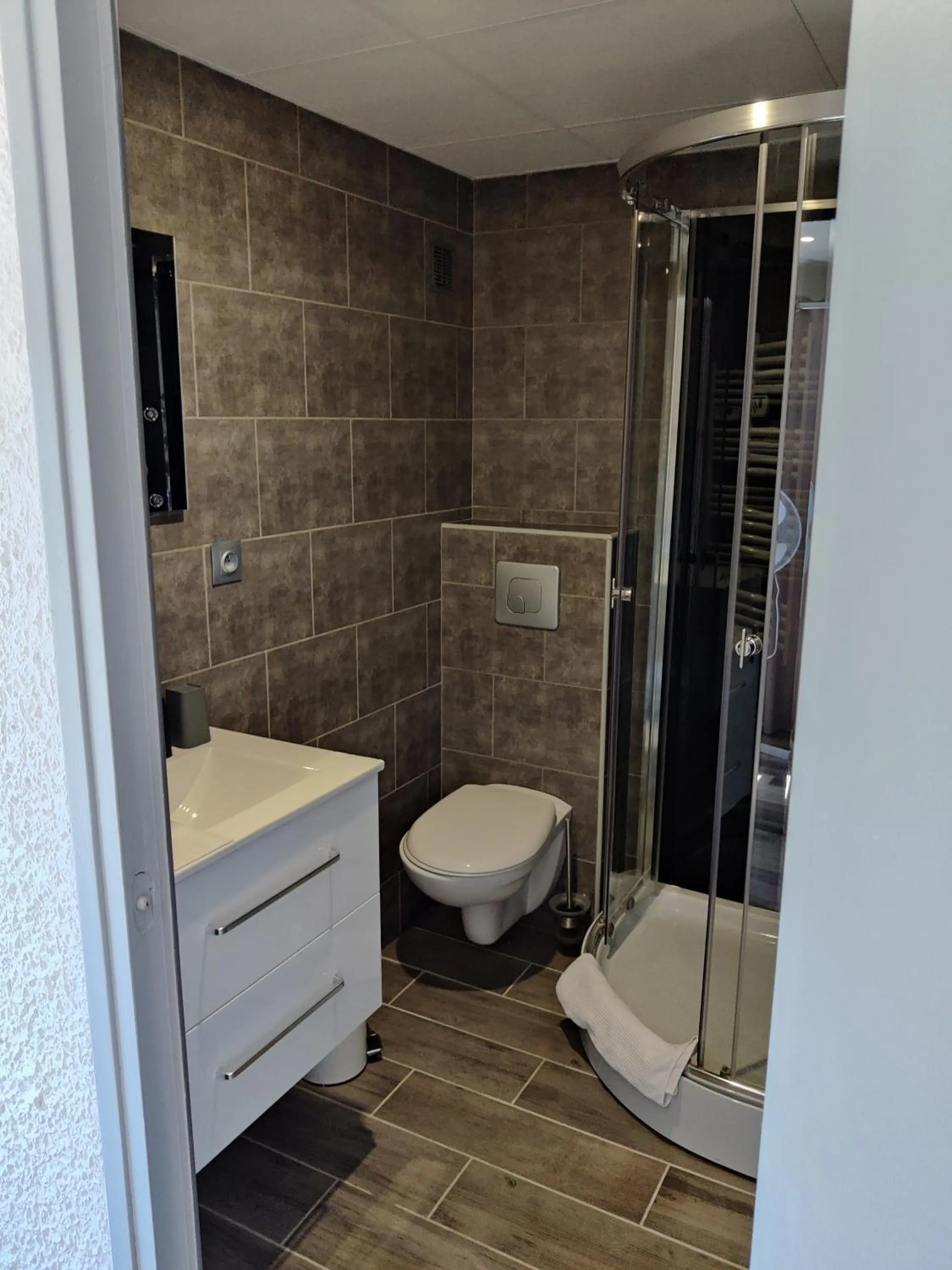 Bathroom in LES VOYAGEURS