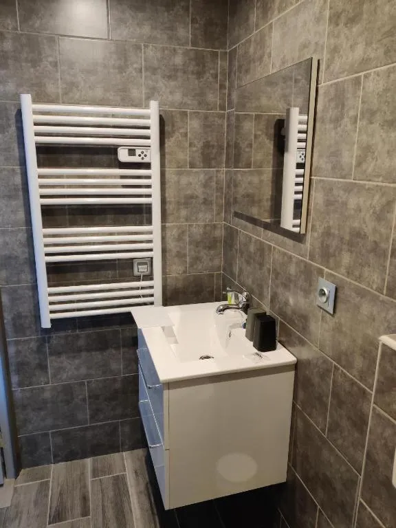 Bathroom in LES VOYAGEURS