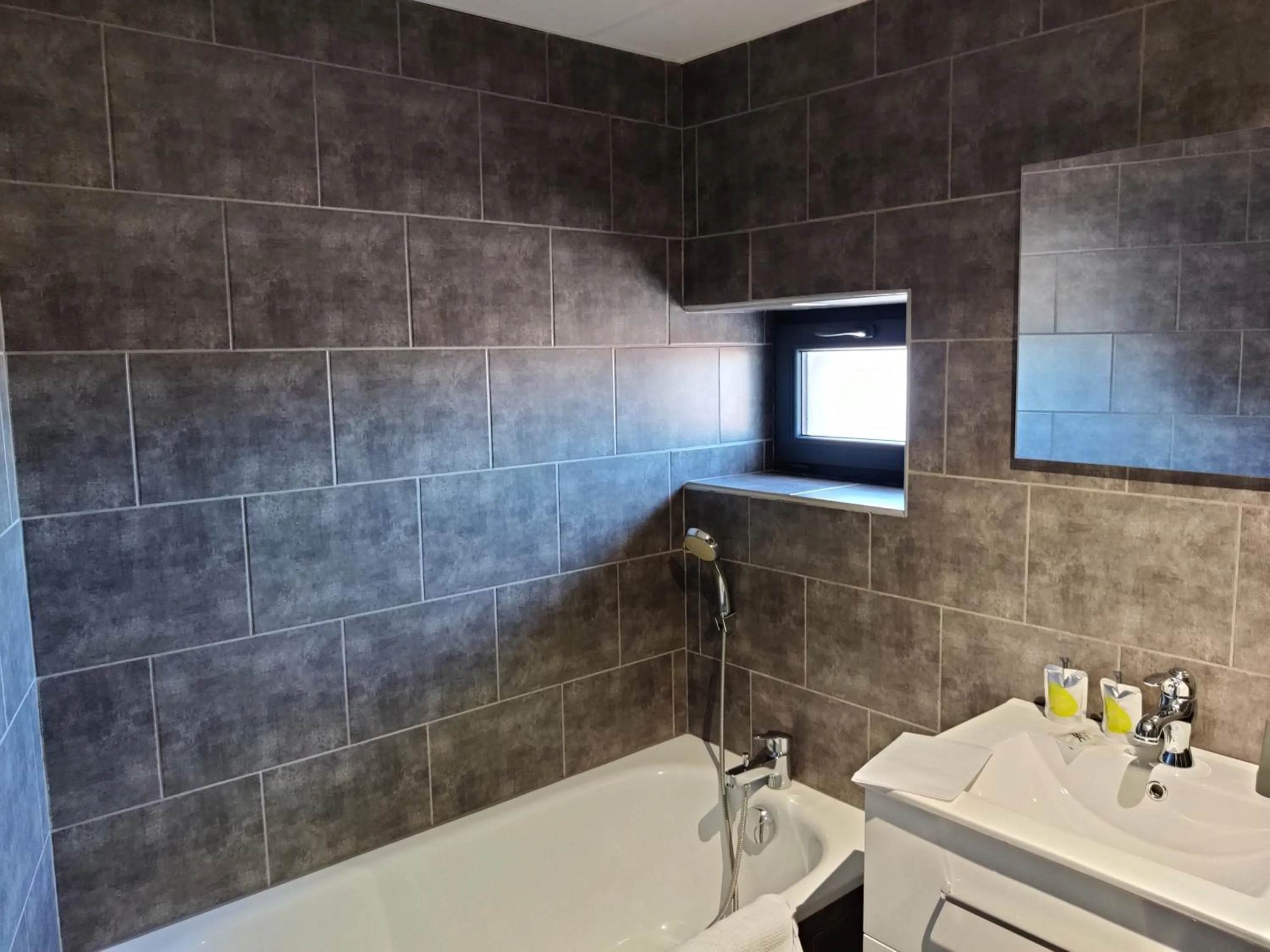 Bathroom in LES VOYAGEURS