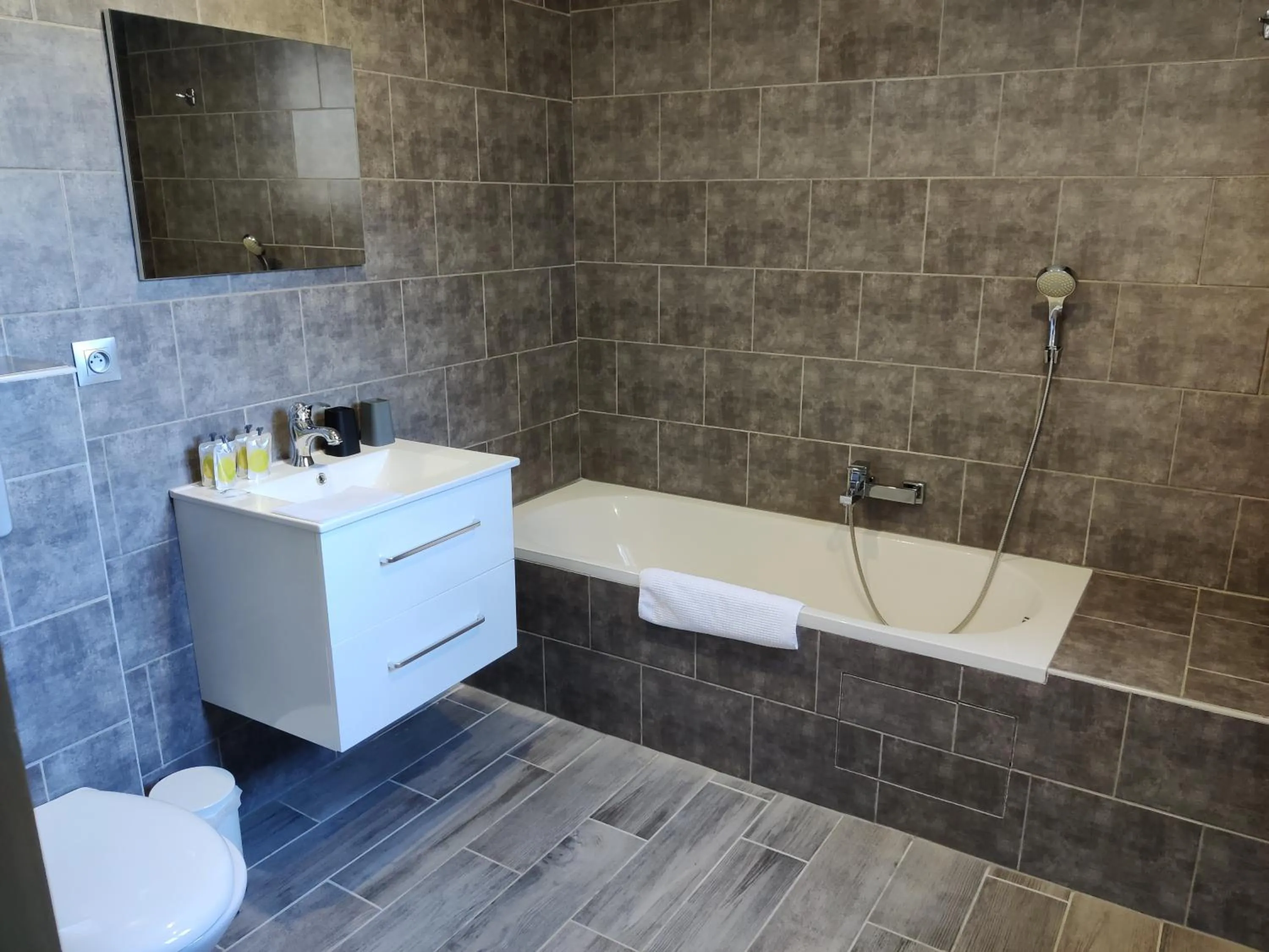 Bathroom in LES VOYAGEURS