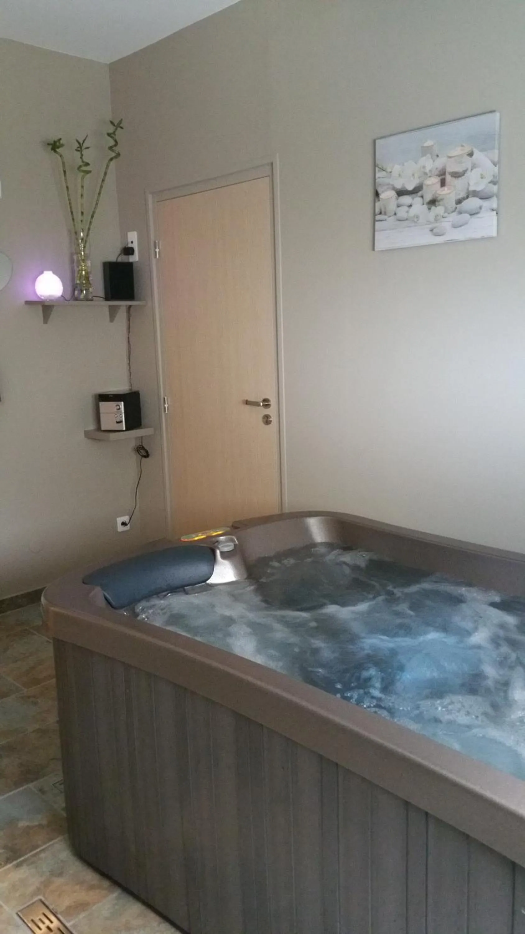 Hot Tub in Hôtel Le Belvedere