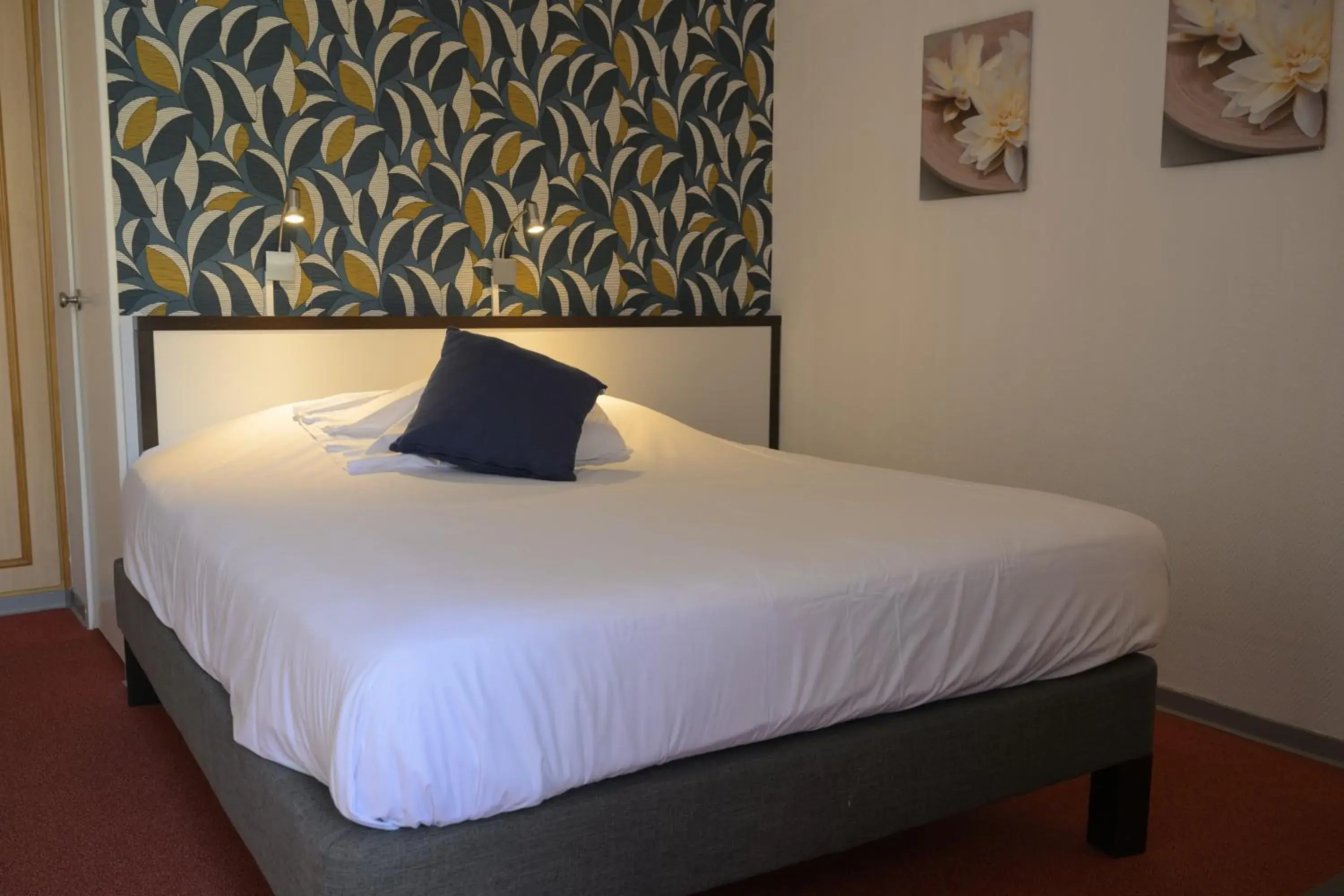 Bedroom, Bed in Hôtel Restaurant Au Relais D'Alsace Bedroom, Bed in Hôtel Restaurant Au Relais D'Alsace