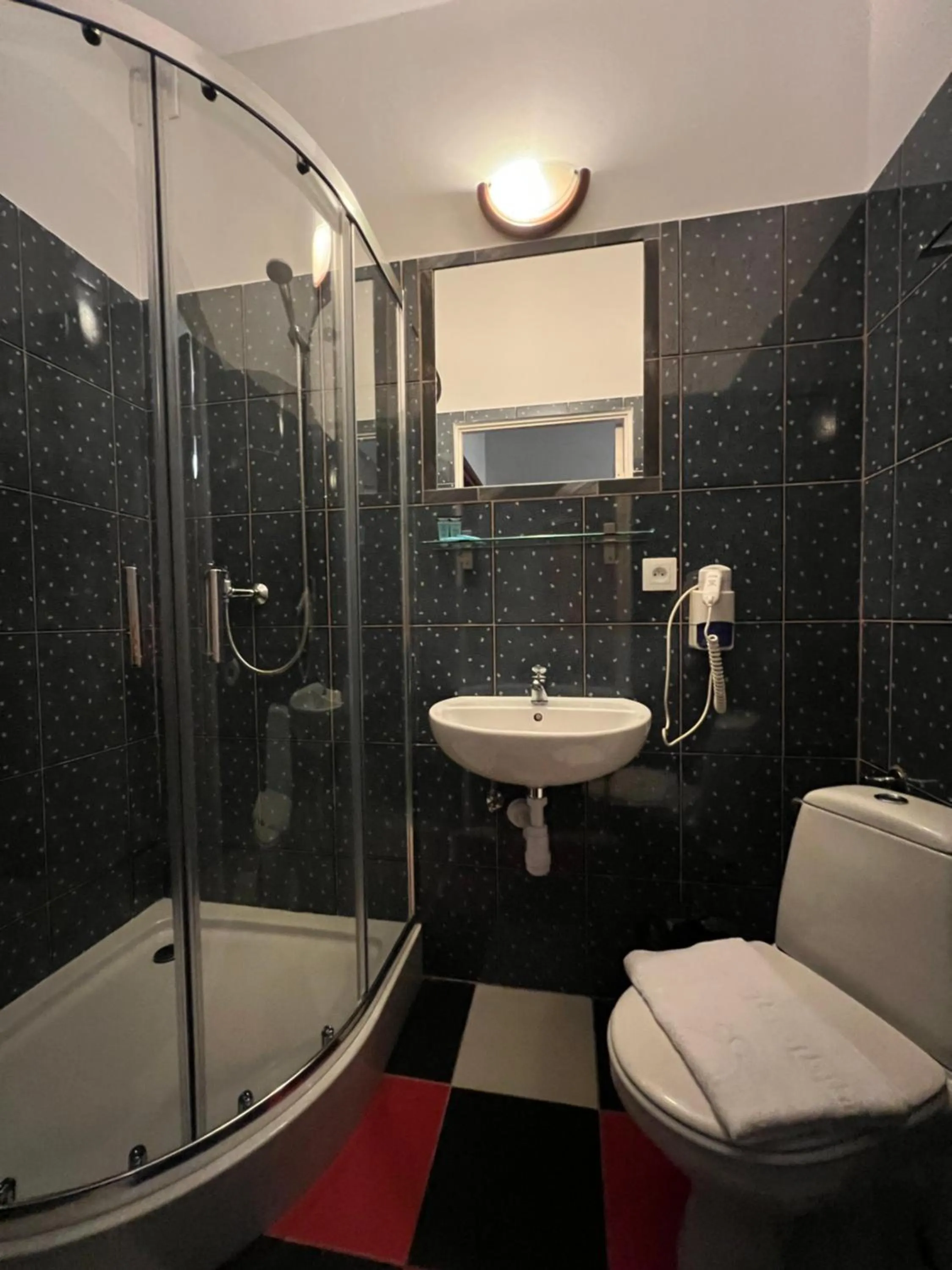 Bathroom in Lezzet PG B&B &TurkishRestaurant