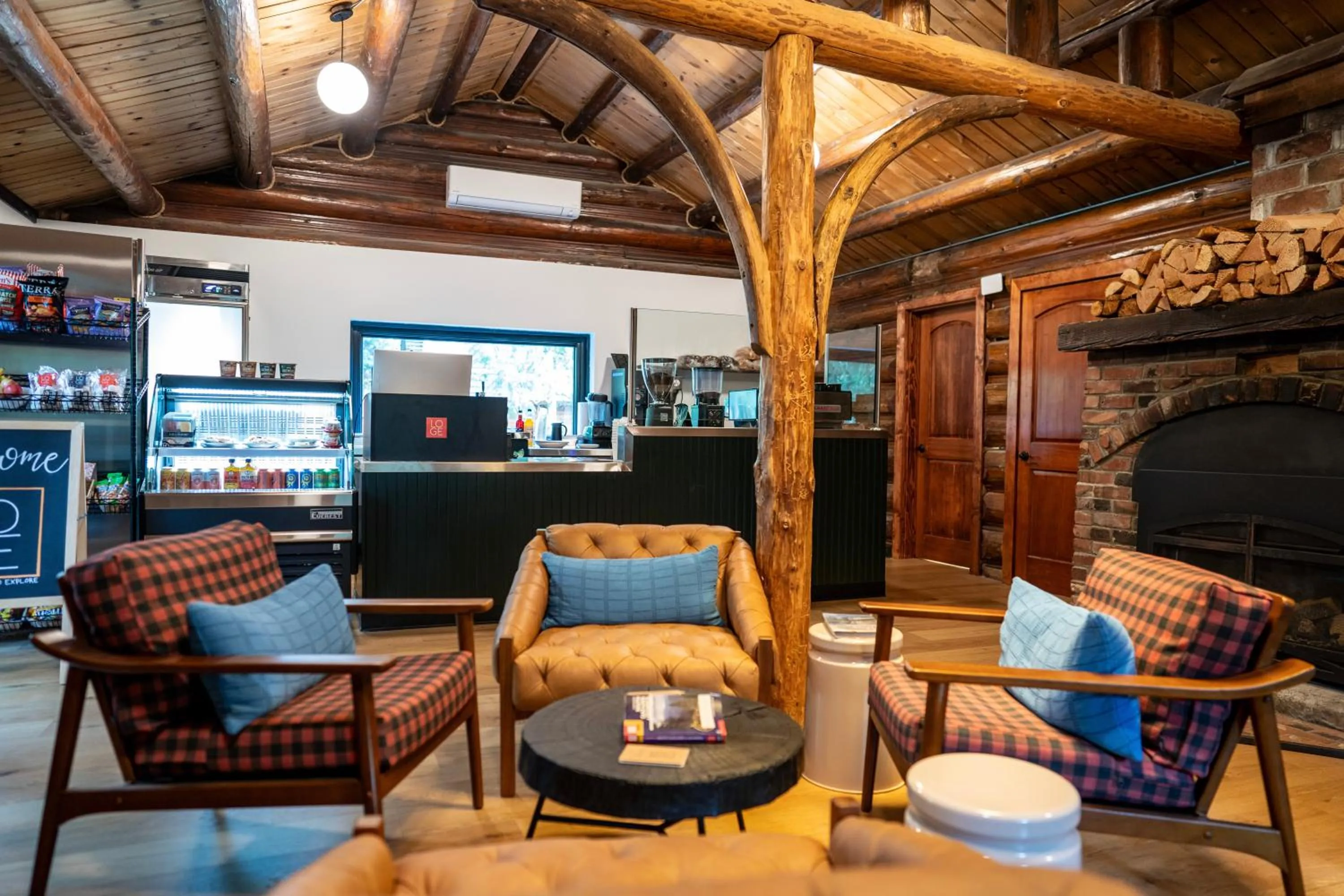 Restaurant/places to eat in LOGE Alta Crystal