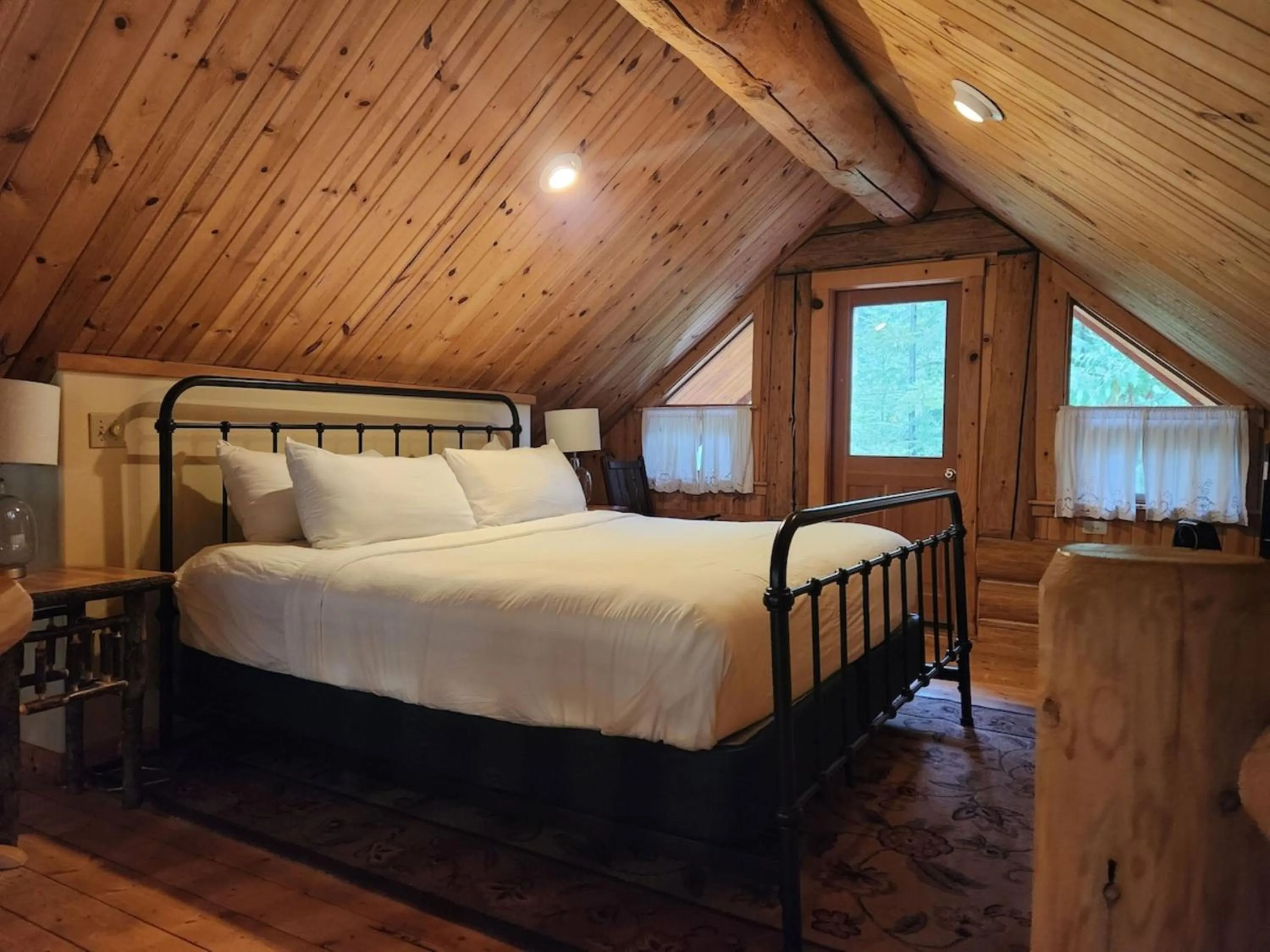 Bed in LOGE Alta Crystal