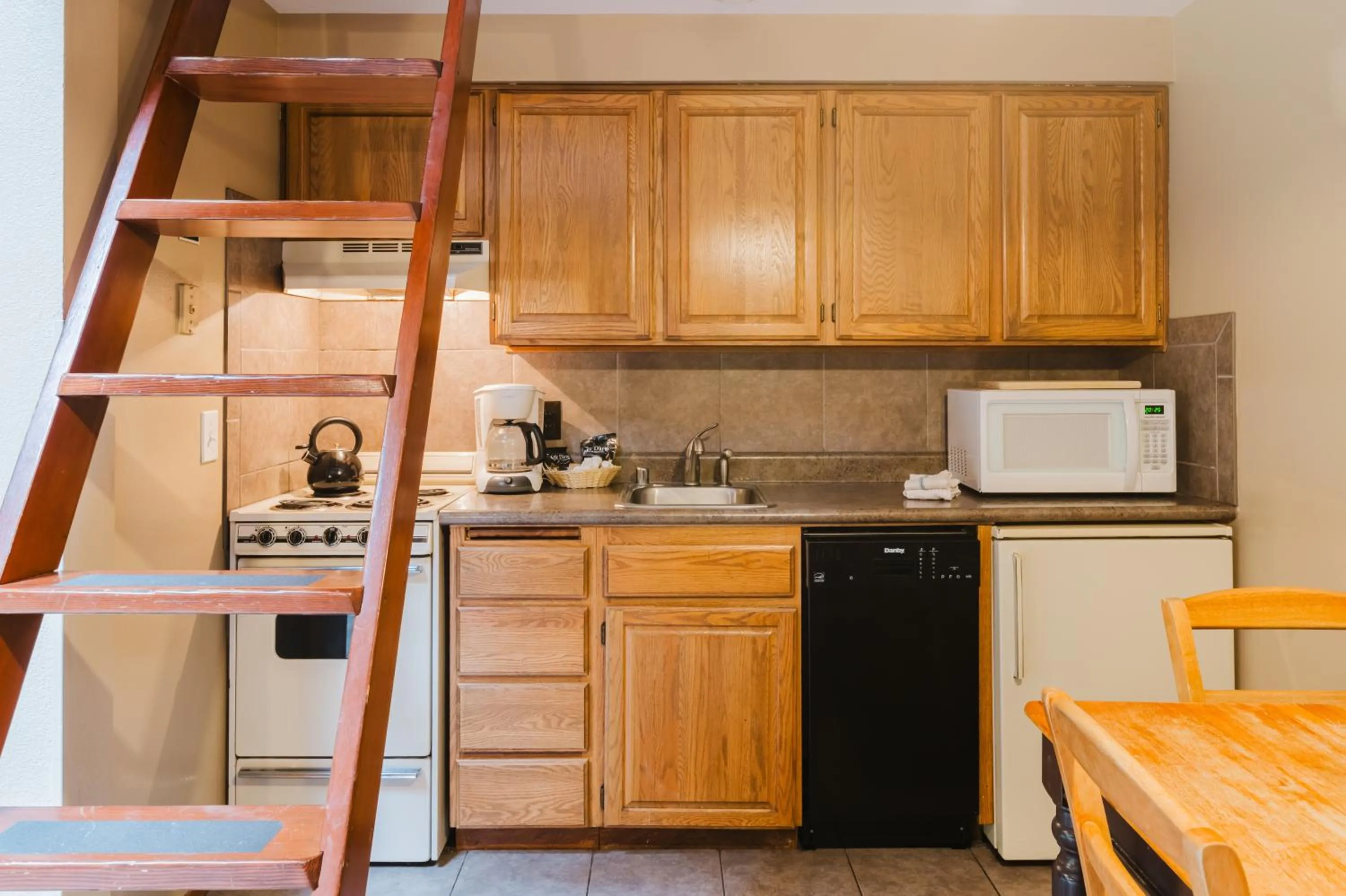 kitchen in LOGE Alta Crystal