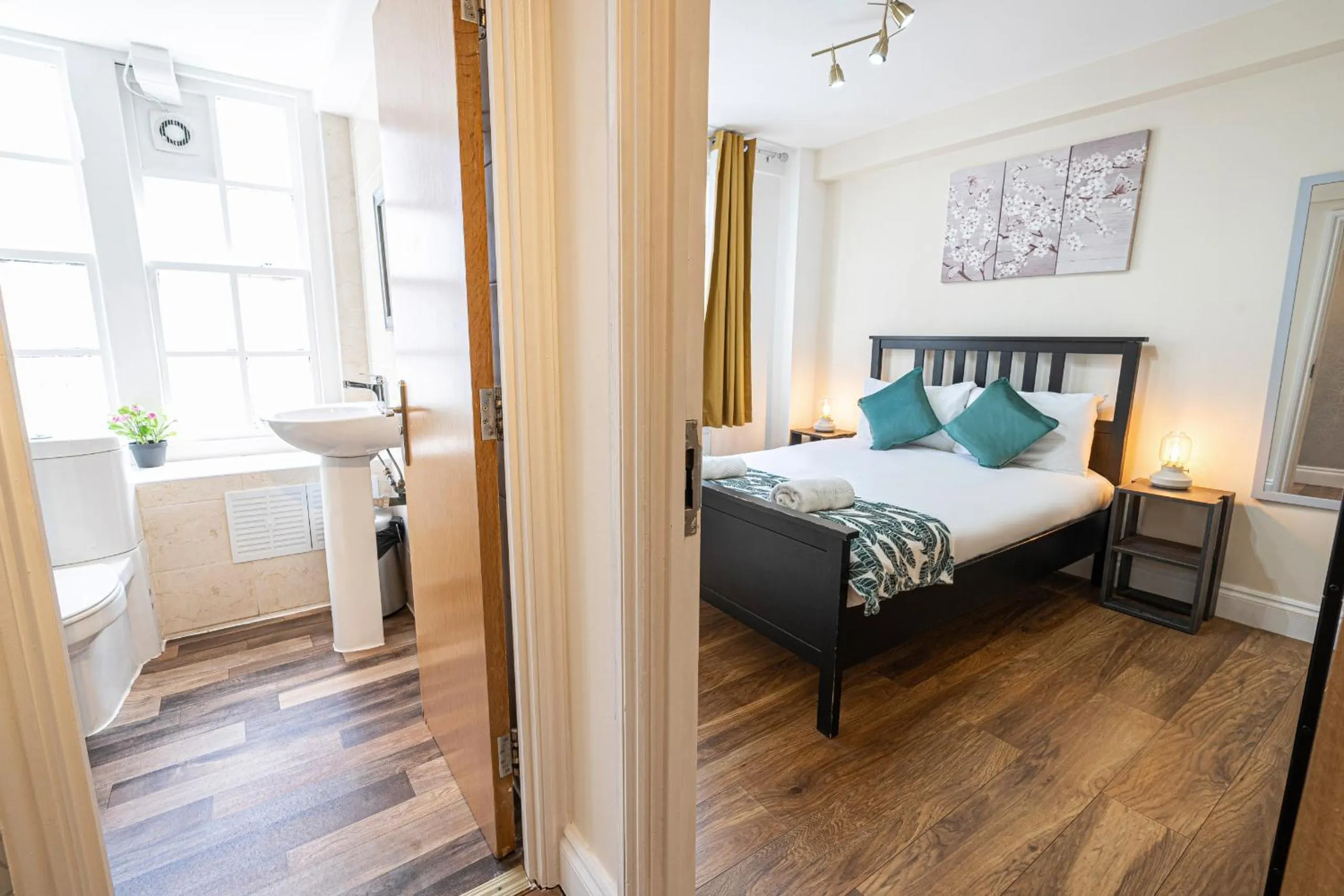 Bedroom, Bed in Nice 3 Bedrooms apartment near Hyde Park & Oxford St