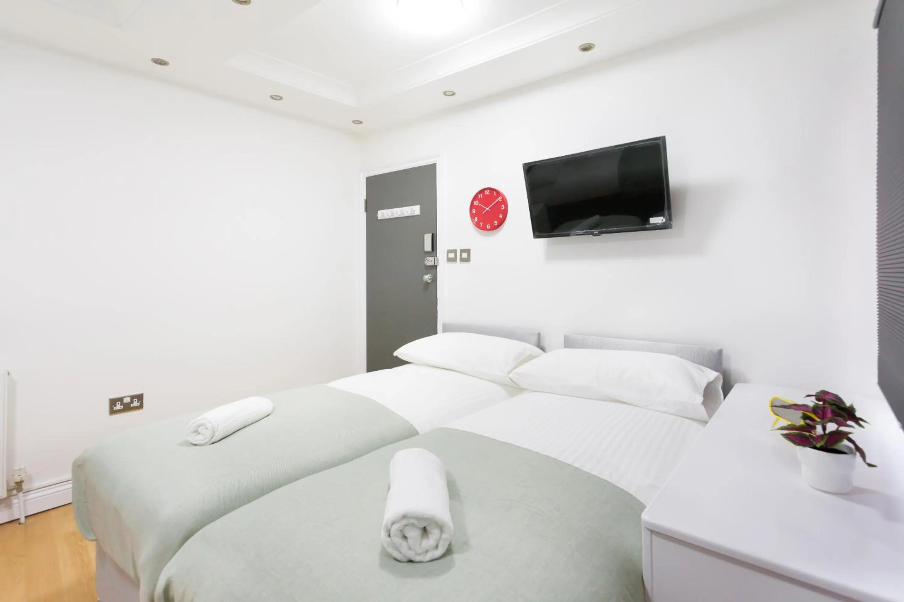 Bedroom, Bed in London Eurostar Budget Rooms
