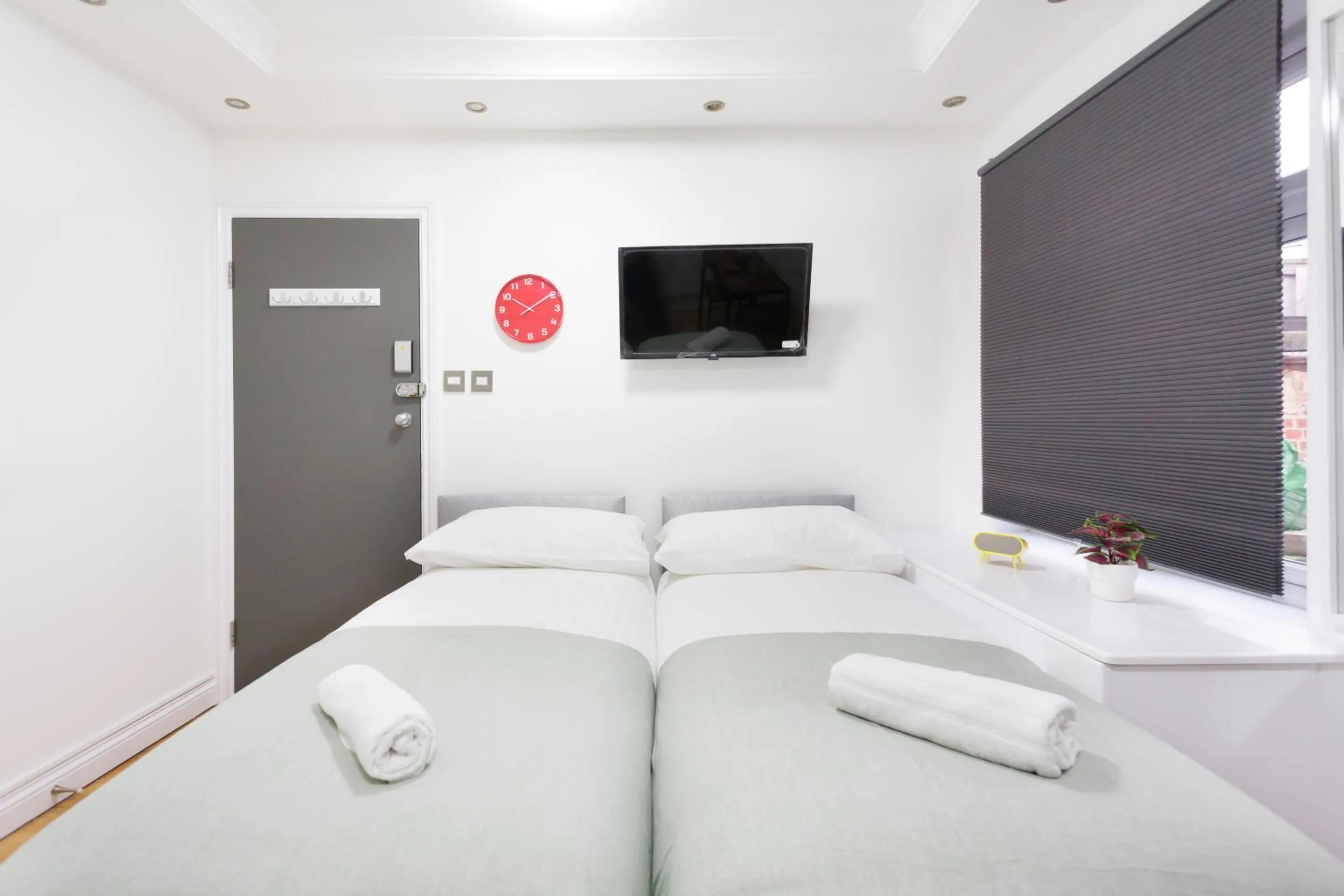 Bedroom, Bed in London Eurostar Budget Rooms