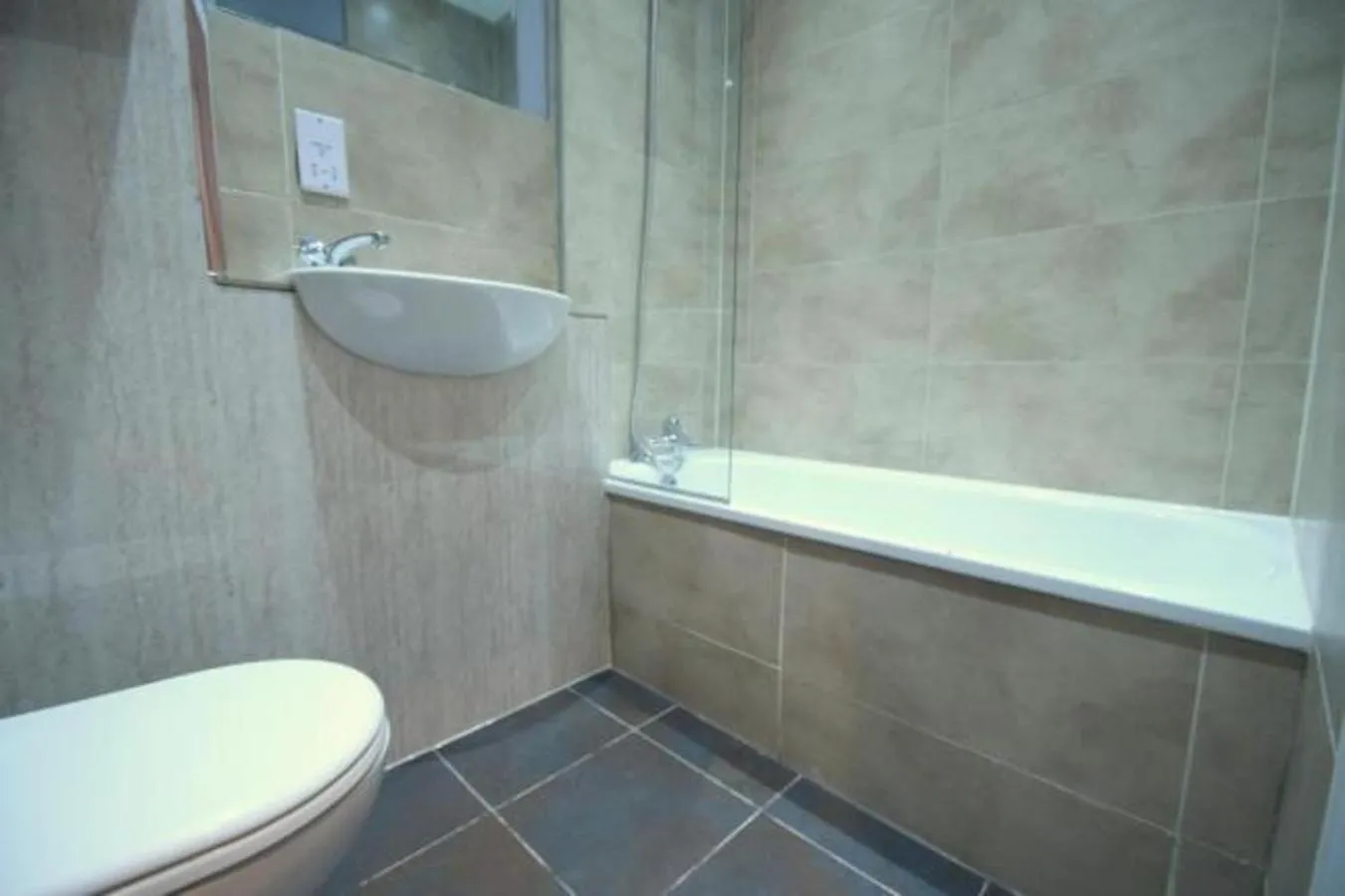 Bathroom in London Eurostar Budget Rooms
