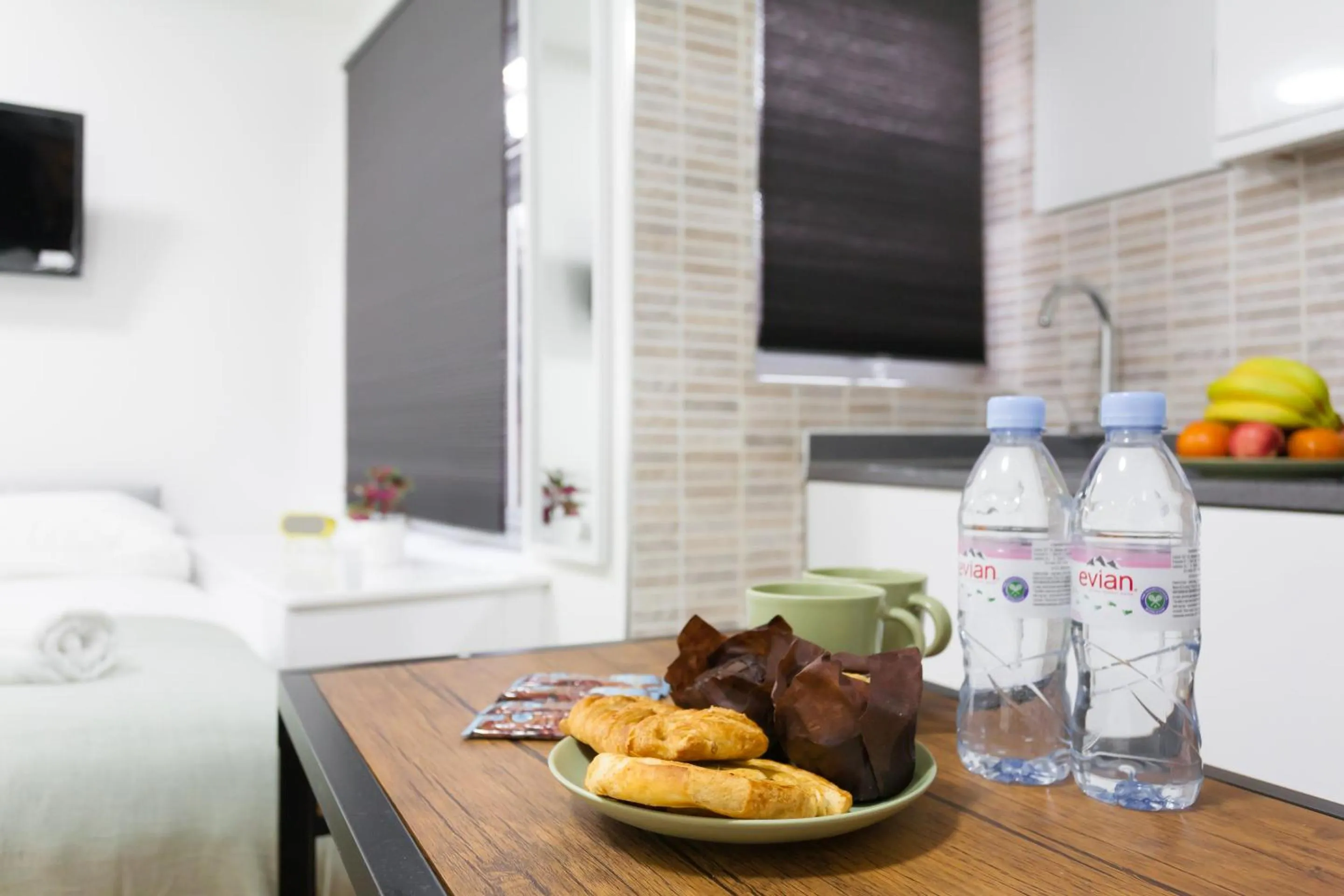 Dining area in London Eurostar Budget Rooms