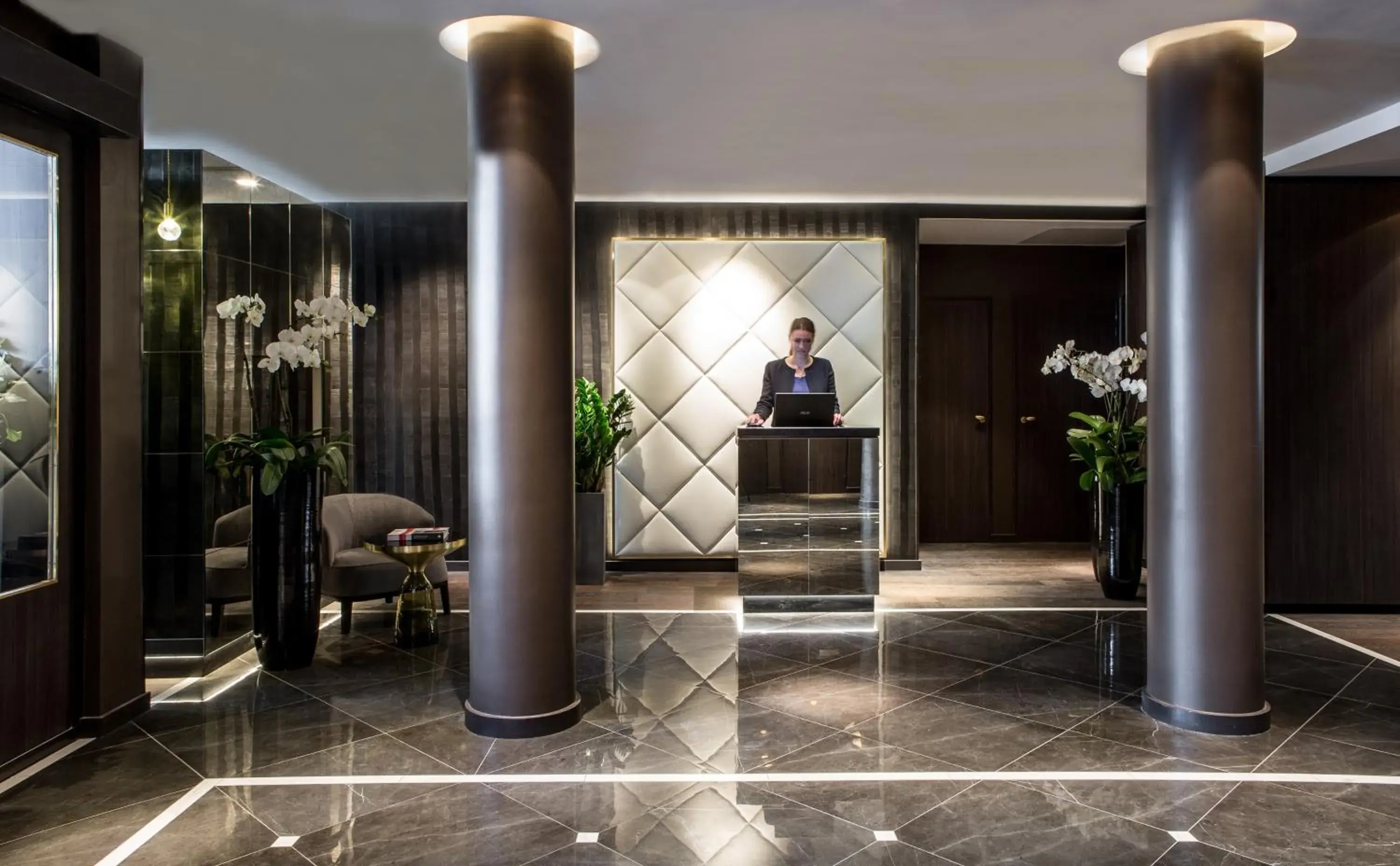 Lobby or reception in Le Parisis - Paris Tour Eiffel Lobby or reception in Le Parisis - Paris Tour Eiffel