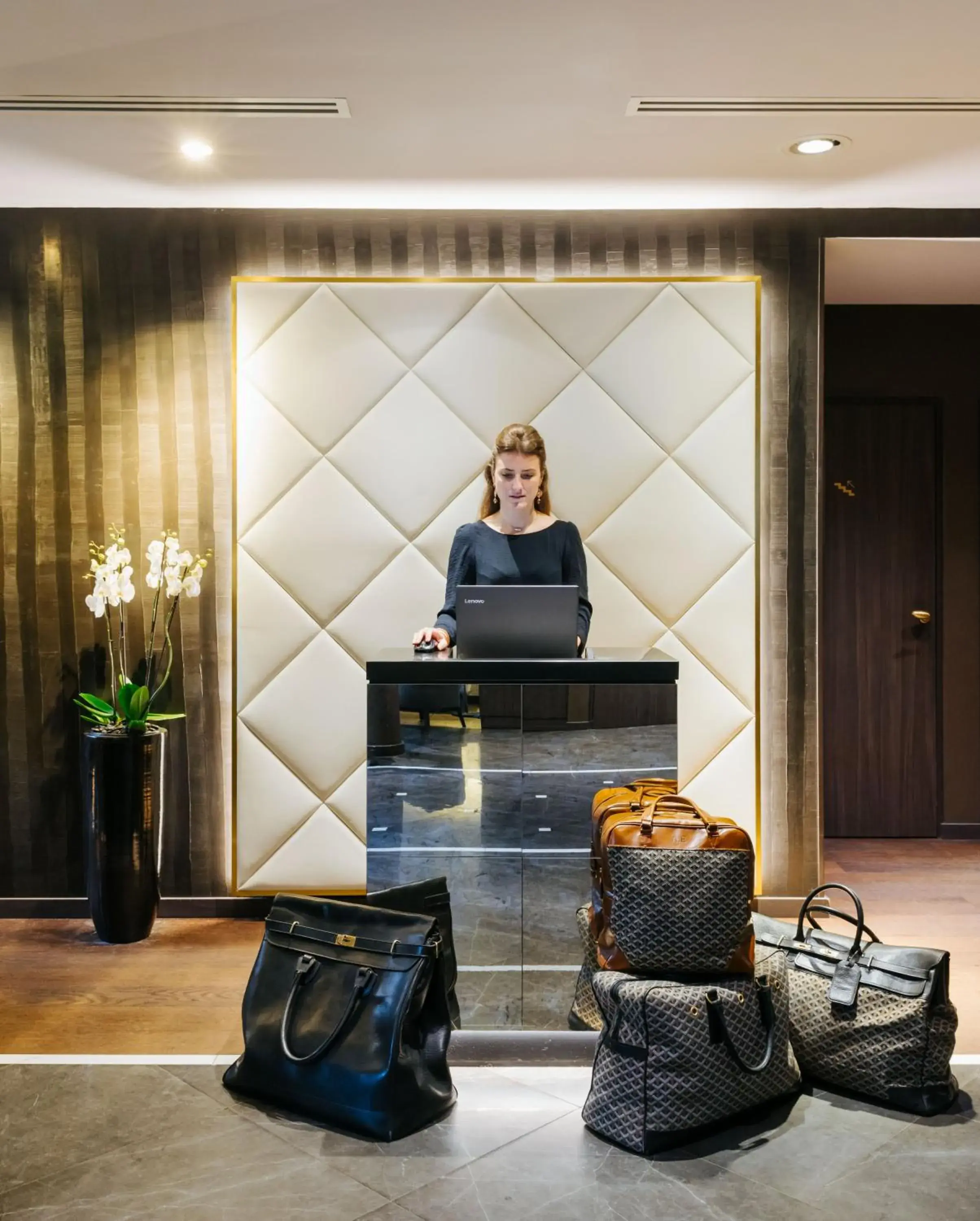 Lobby or reception in Le Parisis - Paris Tour Eiffel Lobby or reception in Le Parisis - Paris Tour Eiffel