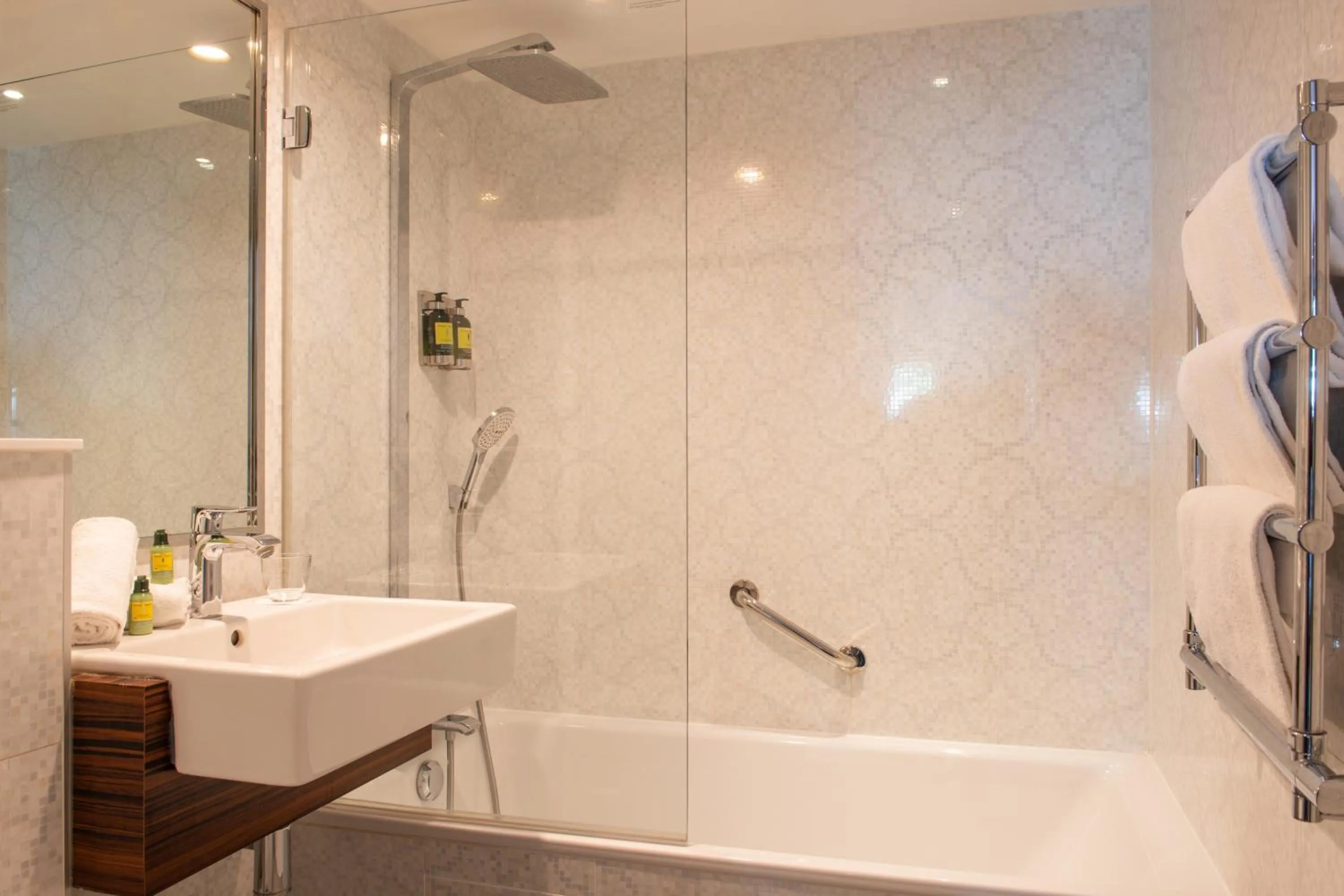 Bathroom in Le Parisis - Paris Tour Eiffel