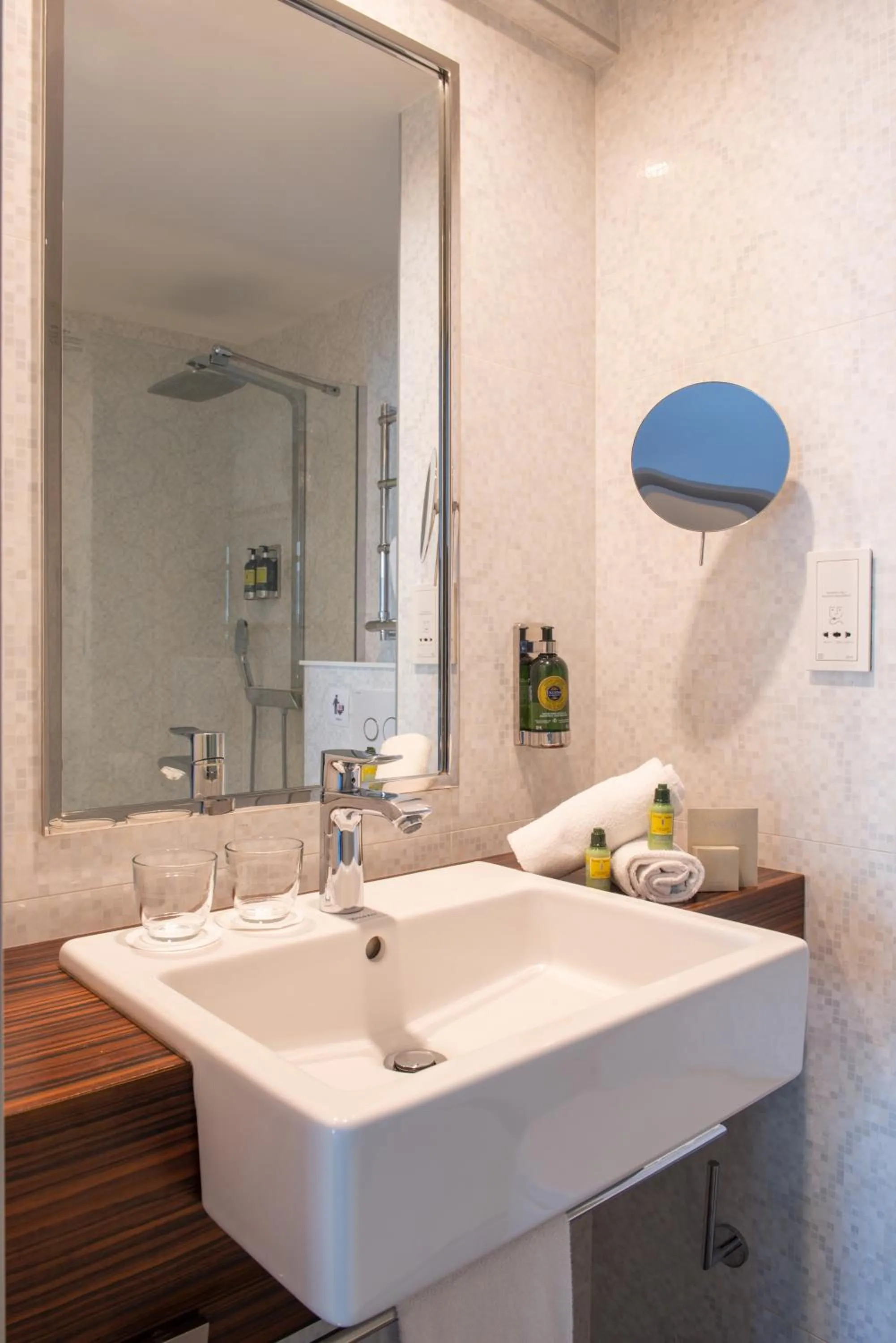 Bathroom in Le Parisis - Paris Tour Eiffel